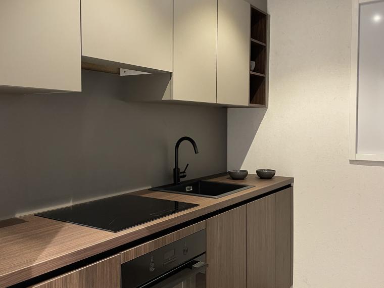 Rechte keuken met tafel