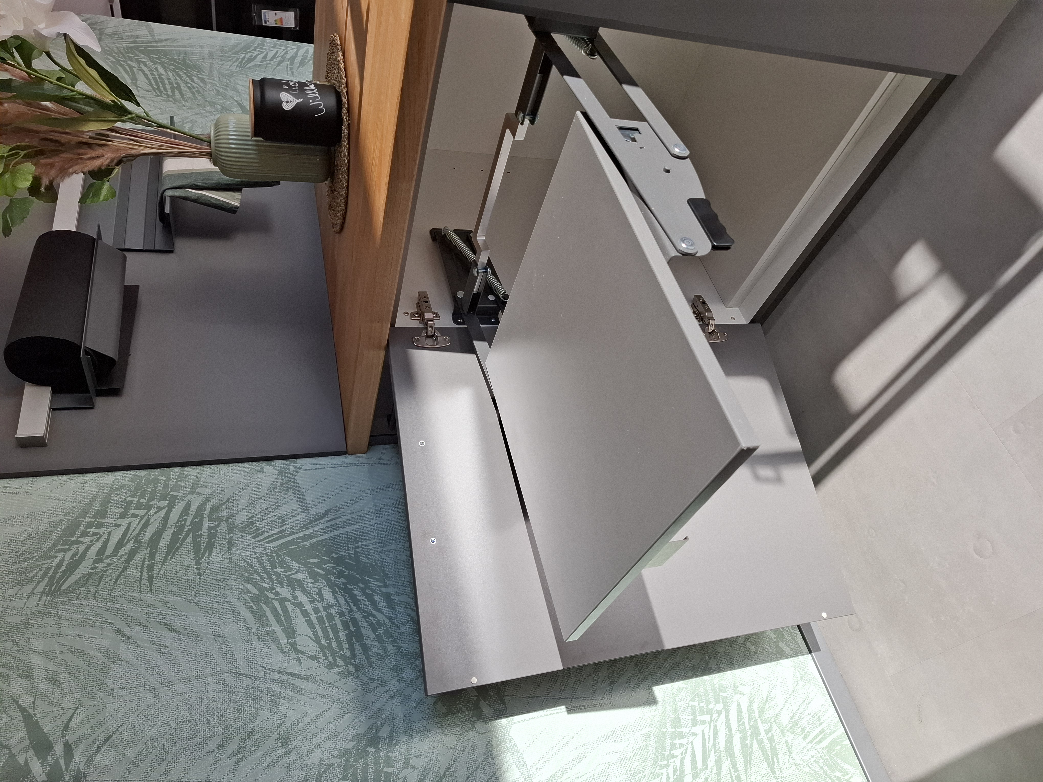 Moderne Zeilen mit Massivholzplatte