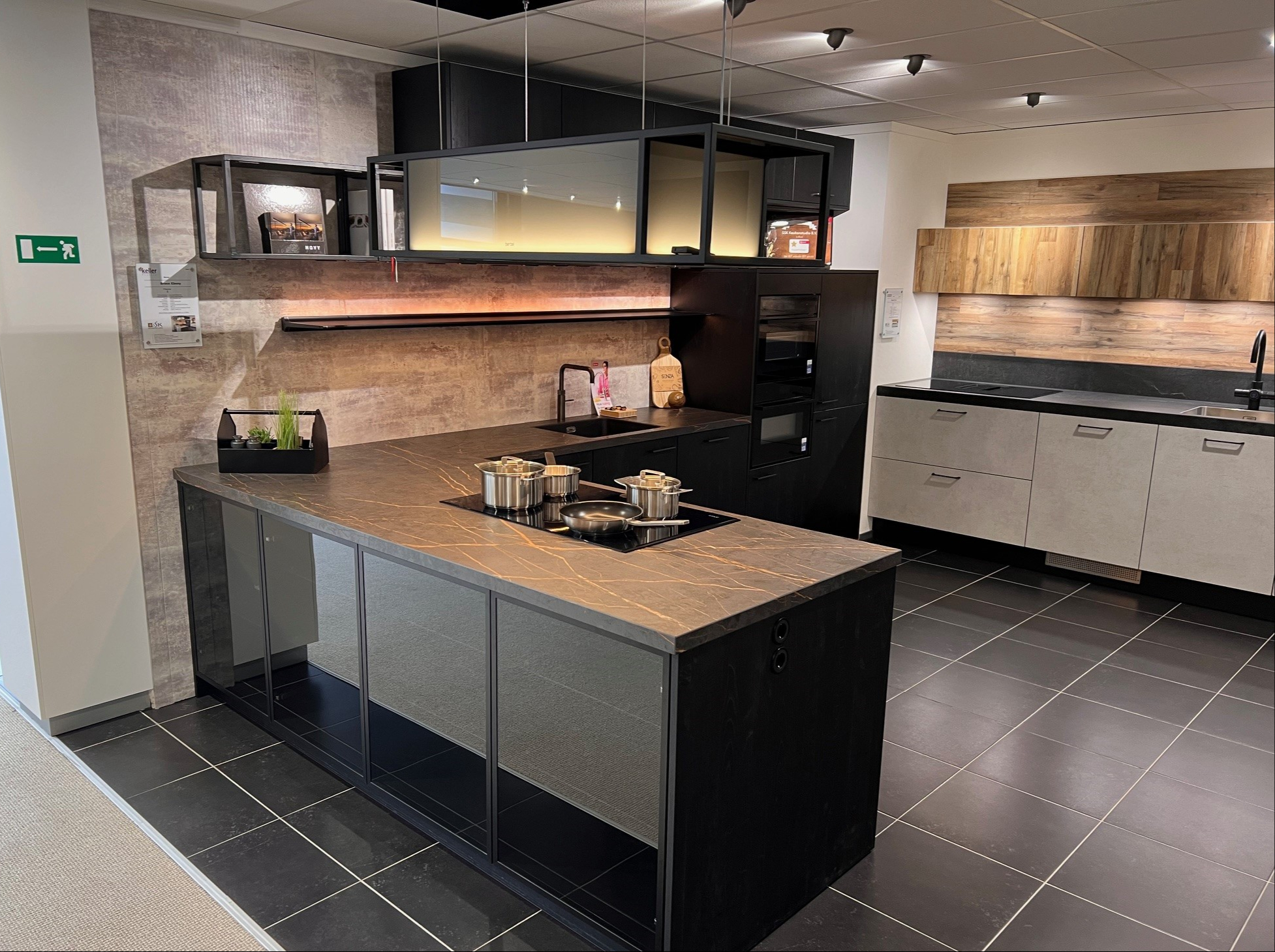 Moderne Keller design keuken in donker hout