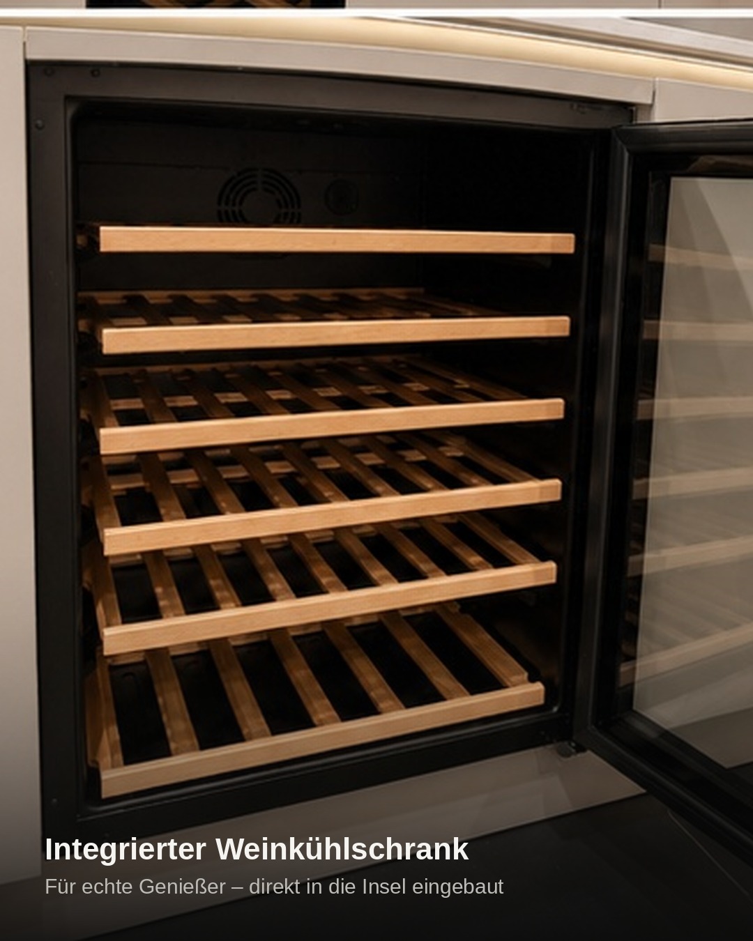 Exklusive Häcker Ausstellungsküche in Steinbeige (2026) – Designhighlight mit Miele-Geräten & einzigartiger Rundinsel