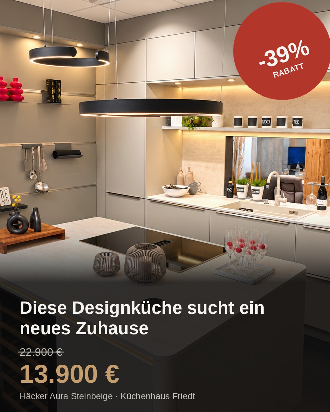 Exklusive Häcker Ausstellungsküche in Steinbeige (2026) – Designhighlight mit Miele-Geräten & einzigartiger Rundinsel
