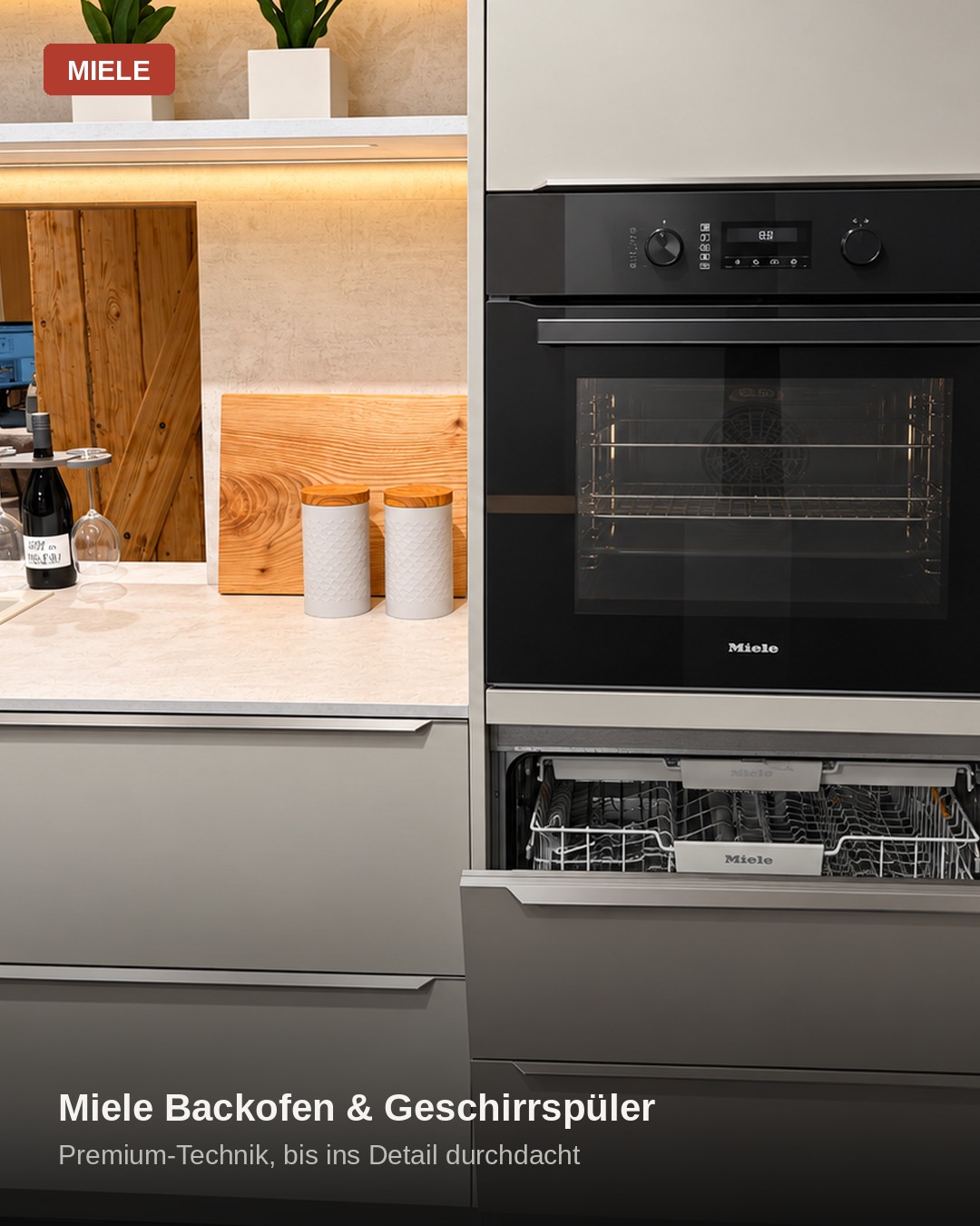Exklusive Häcker Ausstellungsküche in Steinbeige (2026) – Designhighlight mit Miele-Geräten & einzigartiger Rundinsel
