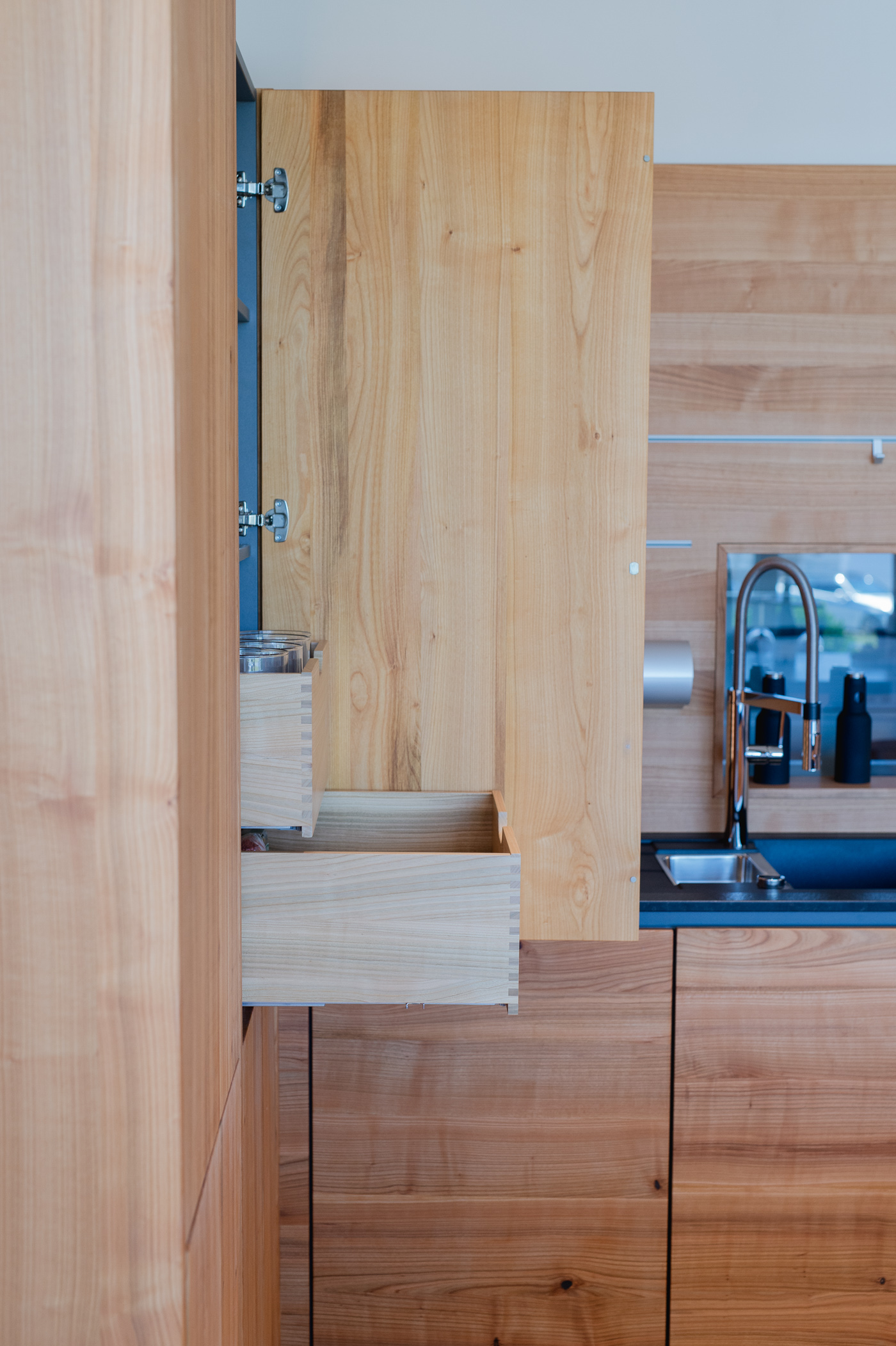 MASSIVHOLZ-KÜCHE AUS KIRSCHHOLZ | SCHREINER-UNIKAT | MIELE | BERBEL | BOSCH | 43.300 € SPAREN!
