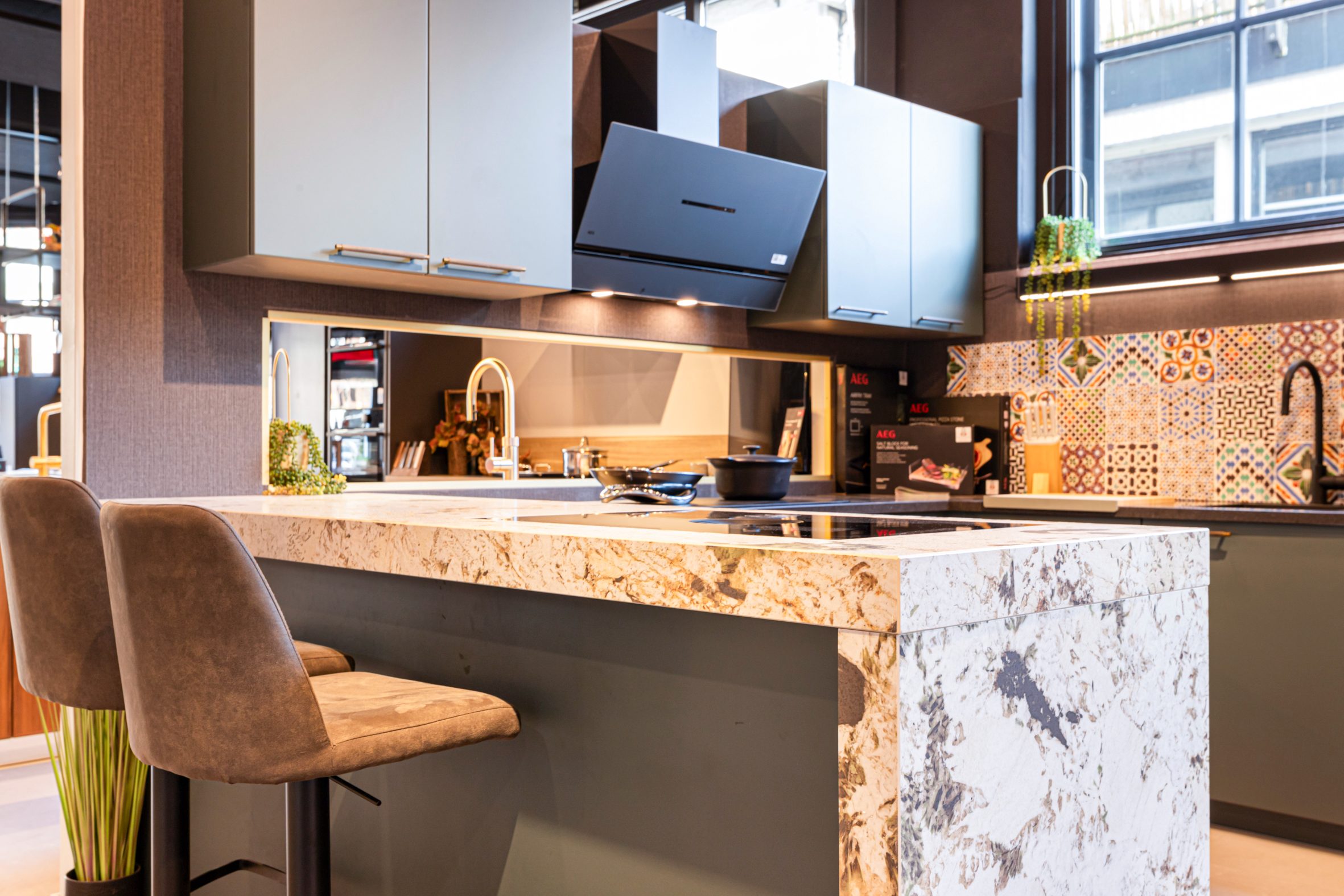 Keuken showroom (nieuw) U model met bar