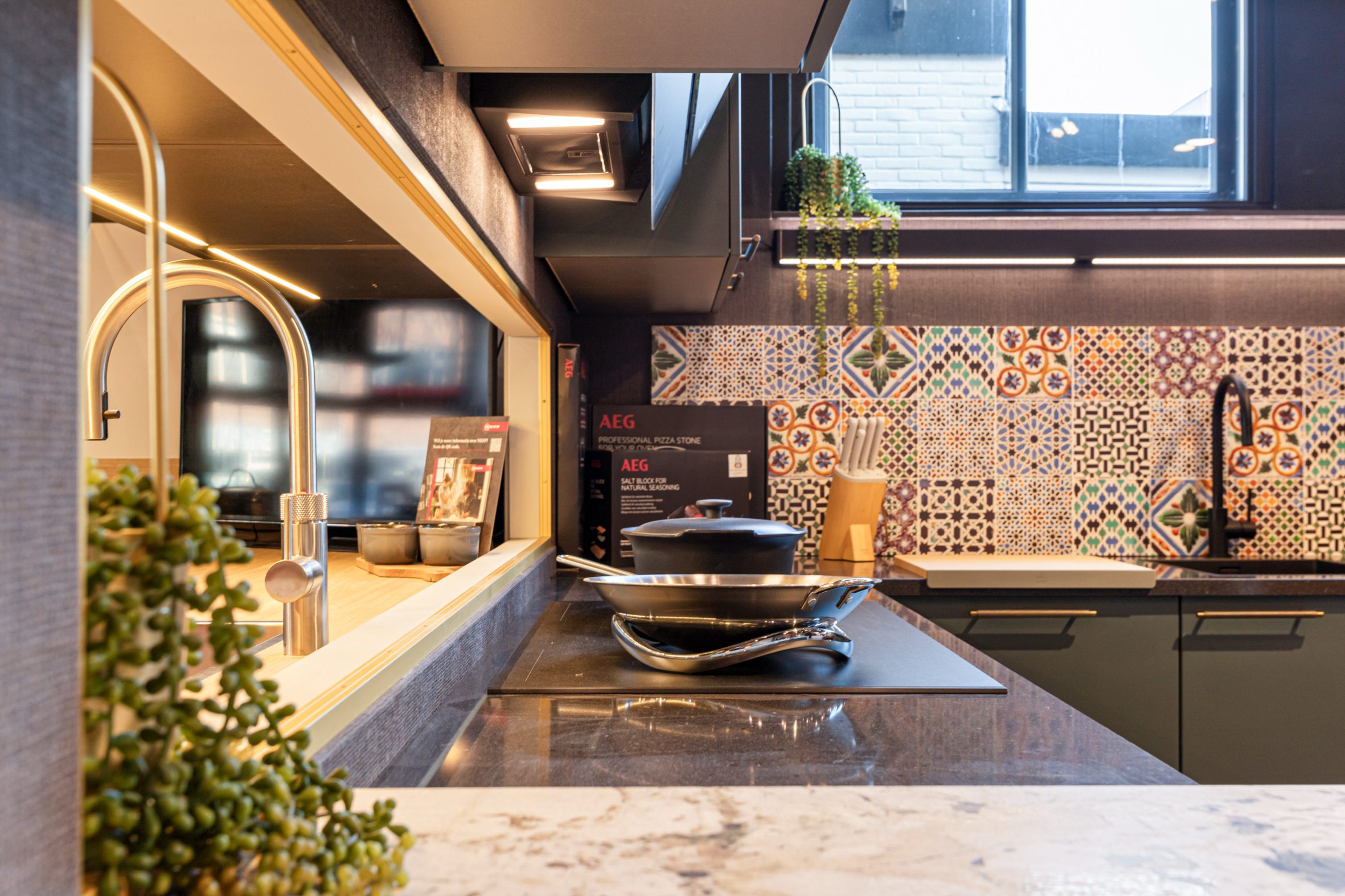 Keuken showroom (nieuw) U model met bar
