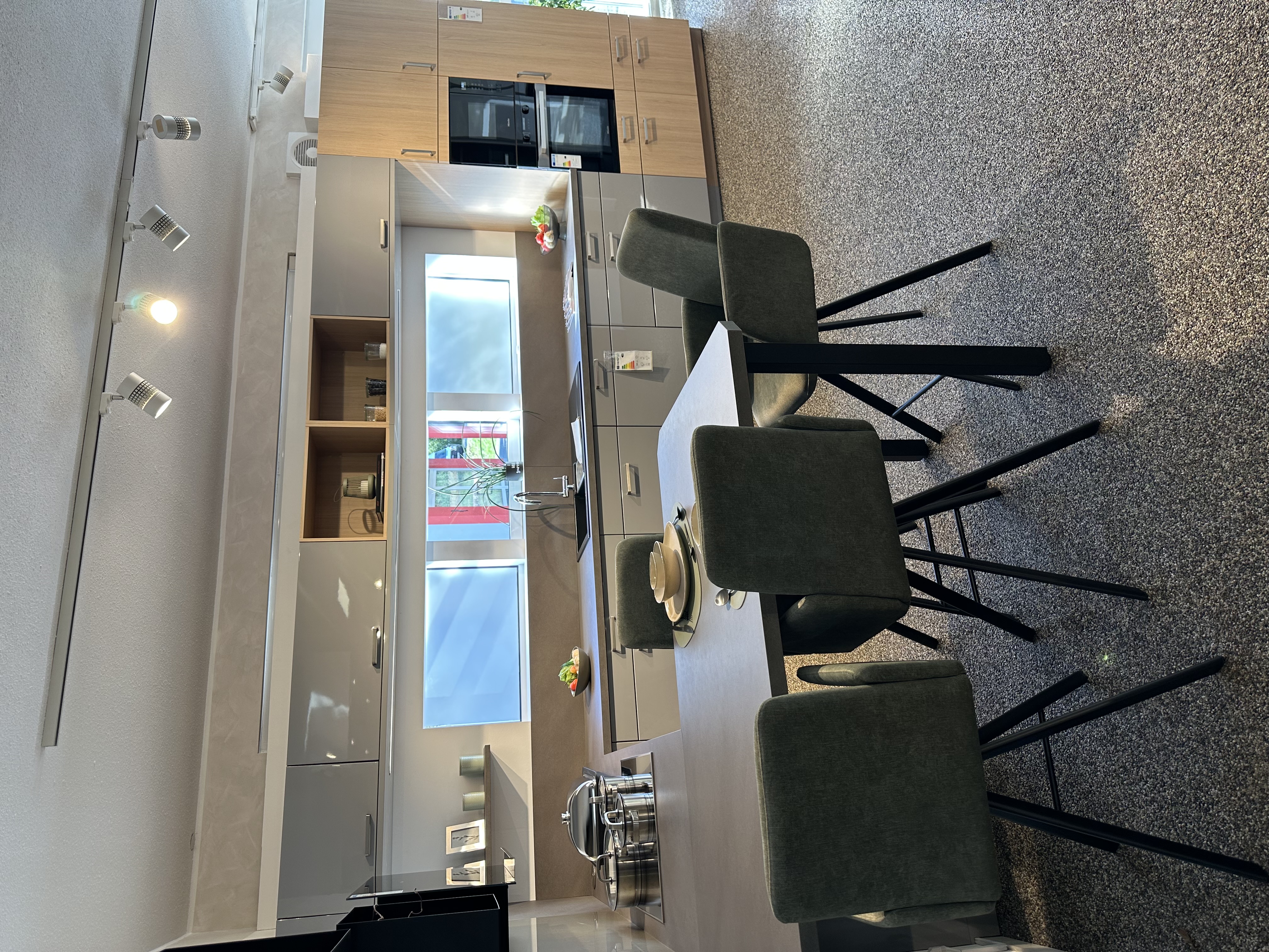 Ausstellungsküche Häcker AV 4030 perlgrau, AV 2040 feineiche
