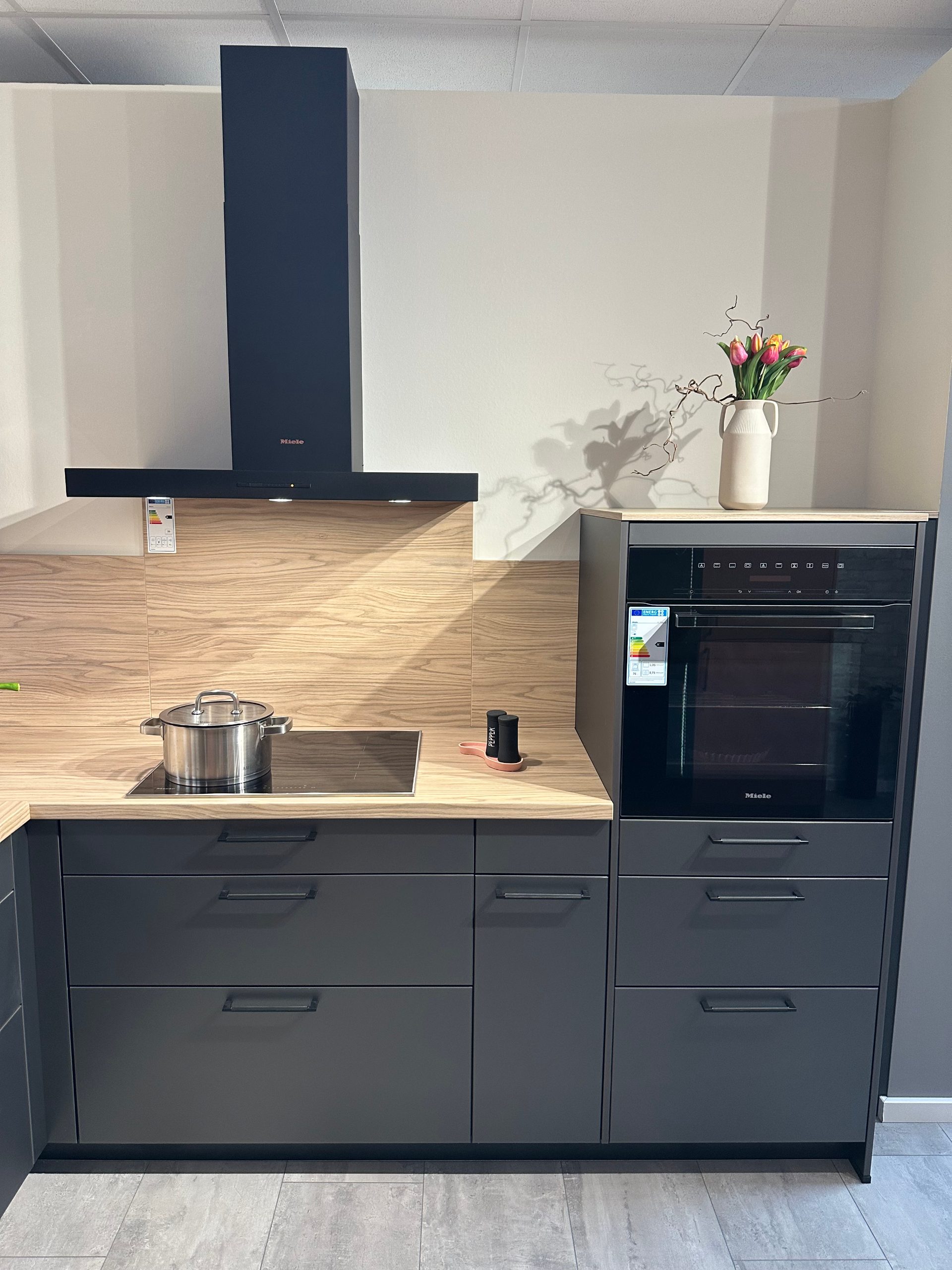 Ausstellungsküche Häcker Smart steinbeige