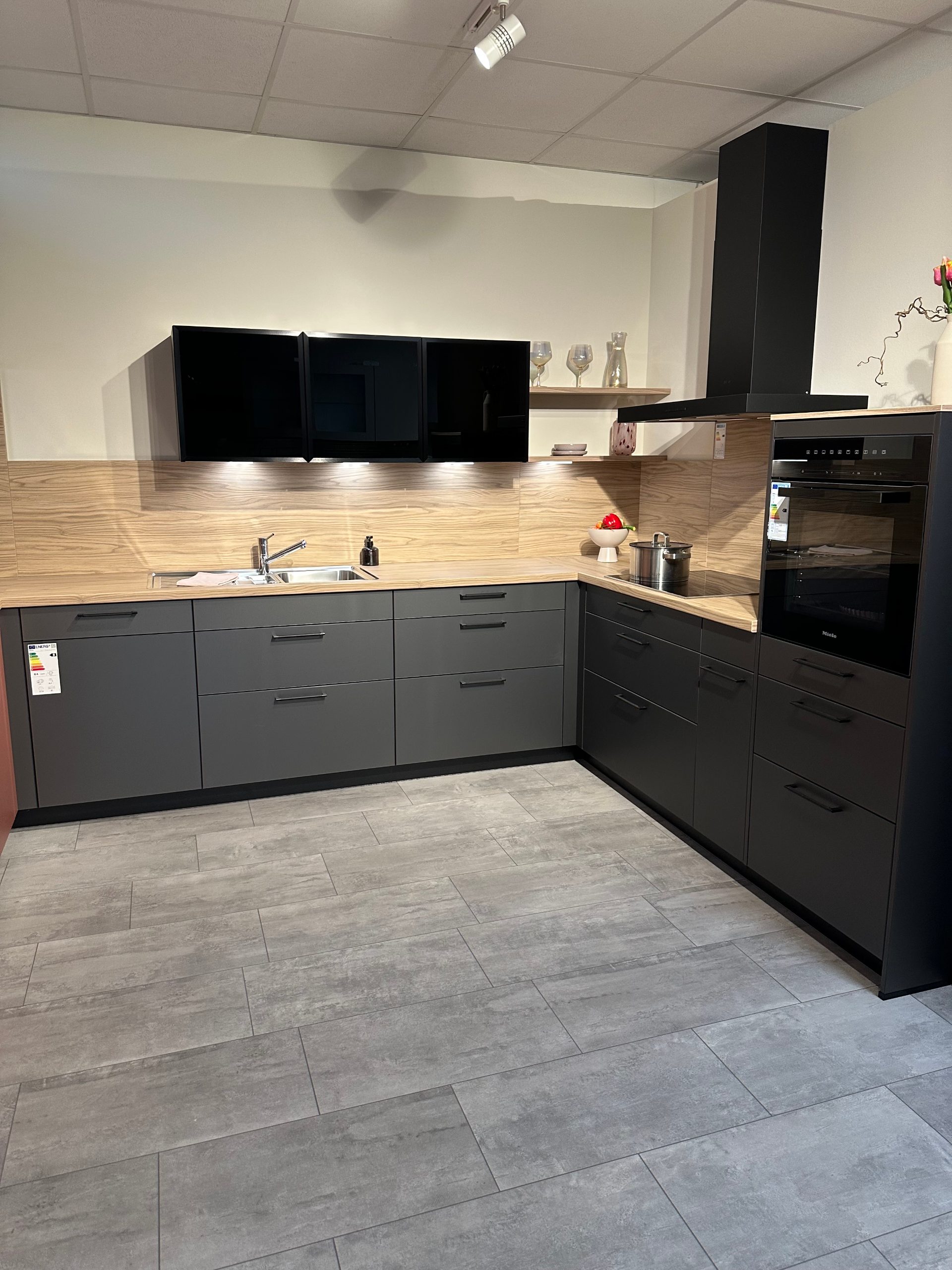 Ausstellungsküche Häcker Smart steinbeige