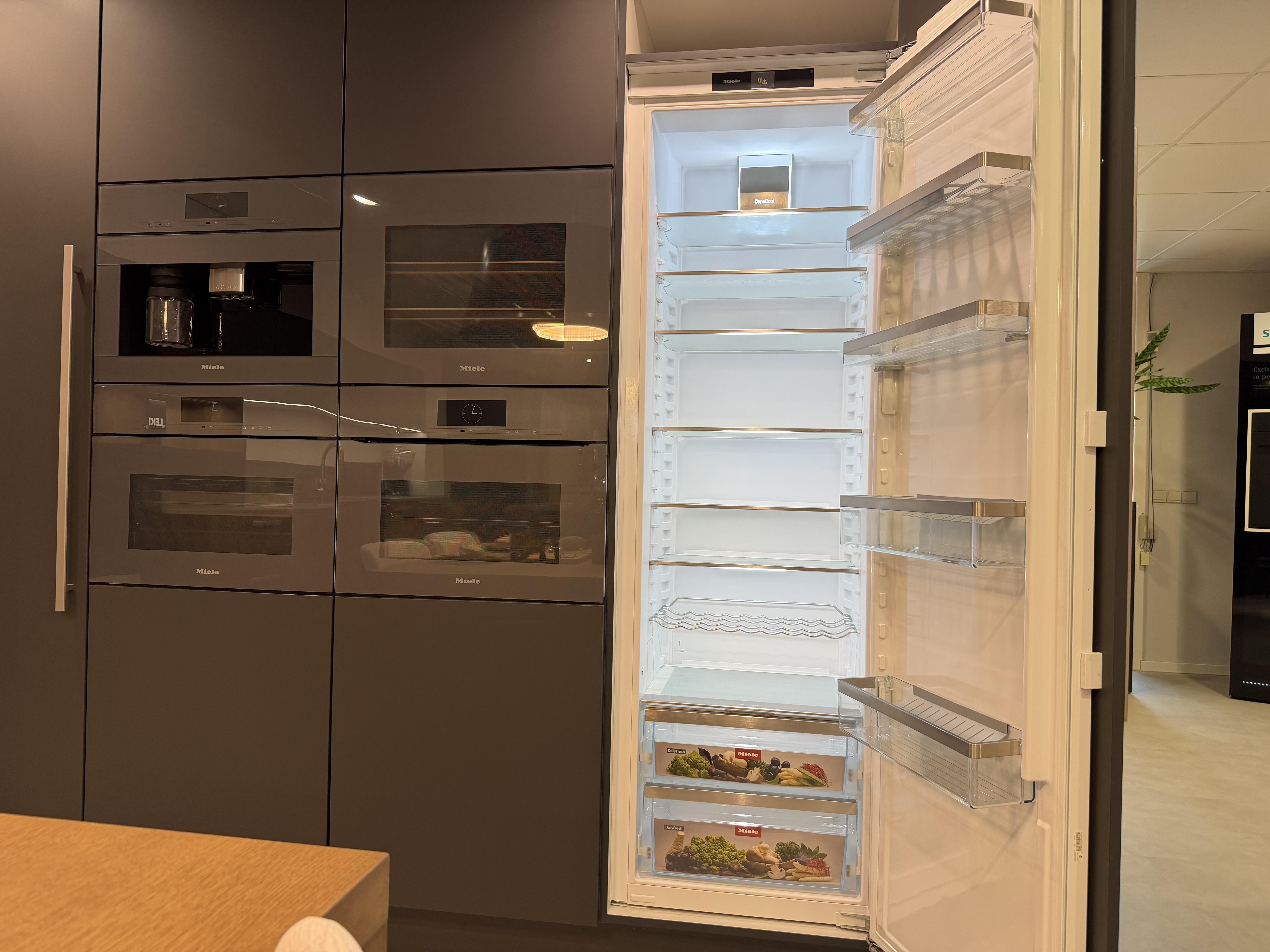 Leicht-Miele-Dekton