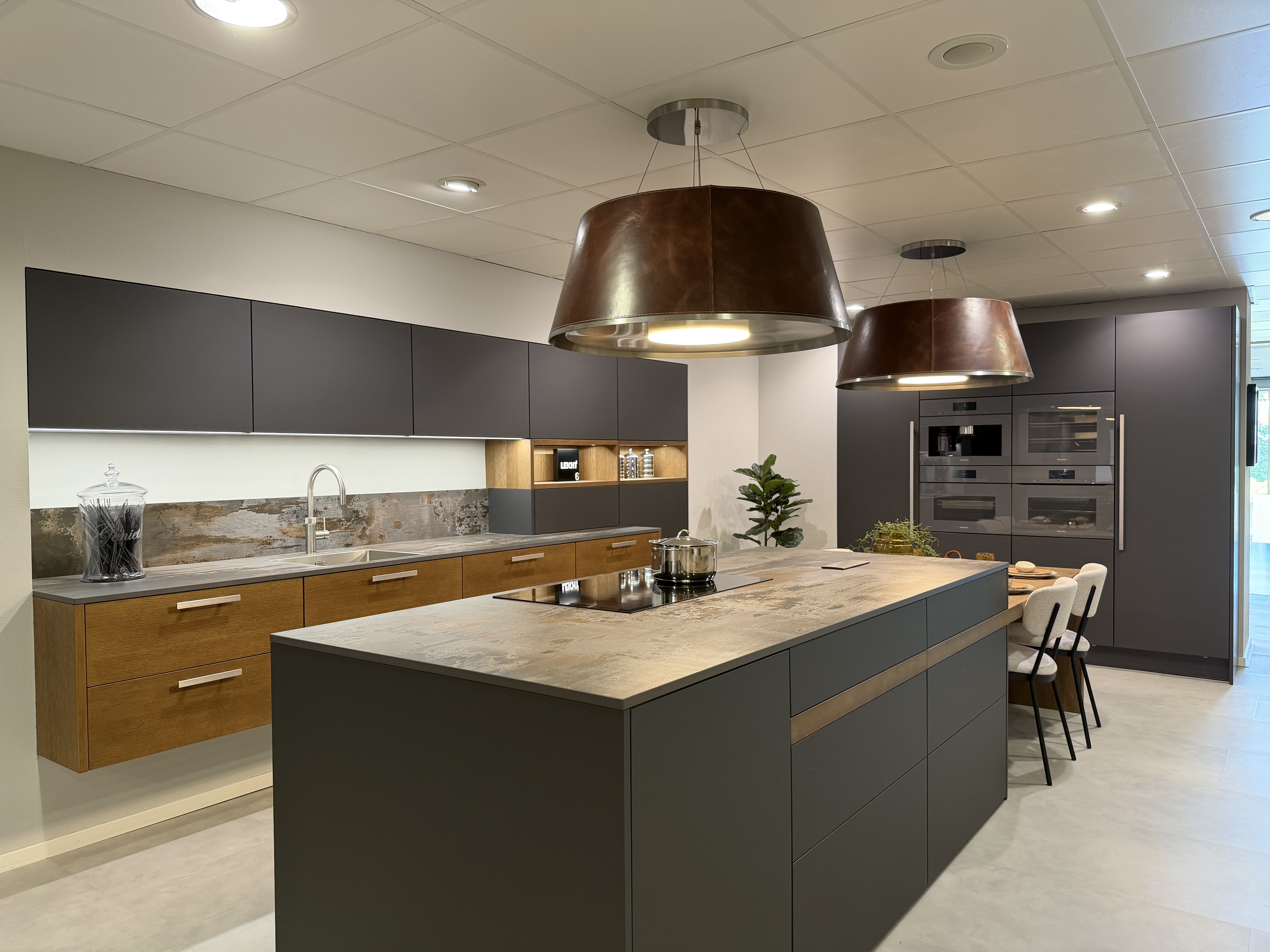 Leicht-Miele-Dekton