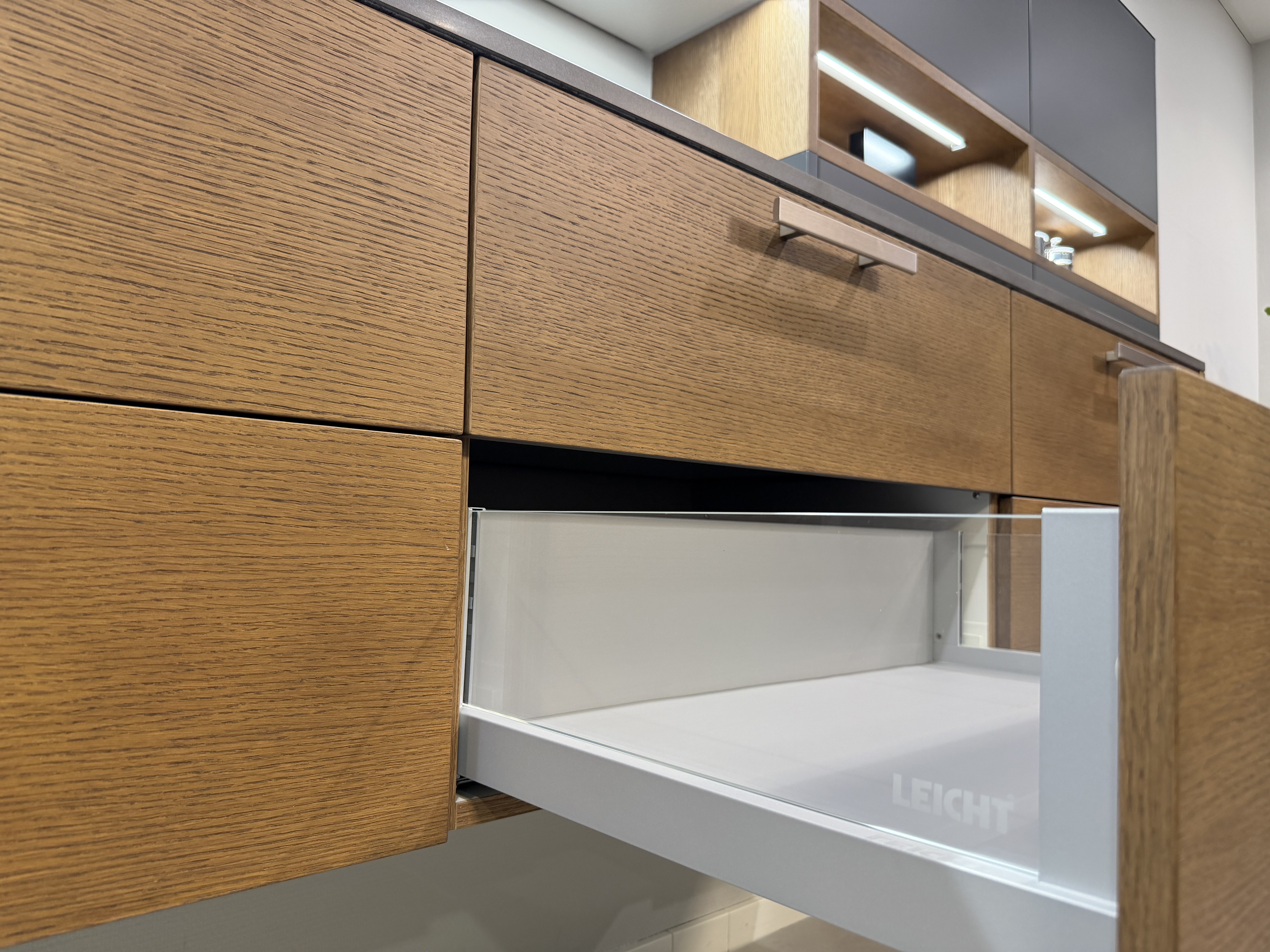 Leicht-Miele-Dekton