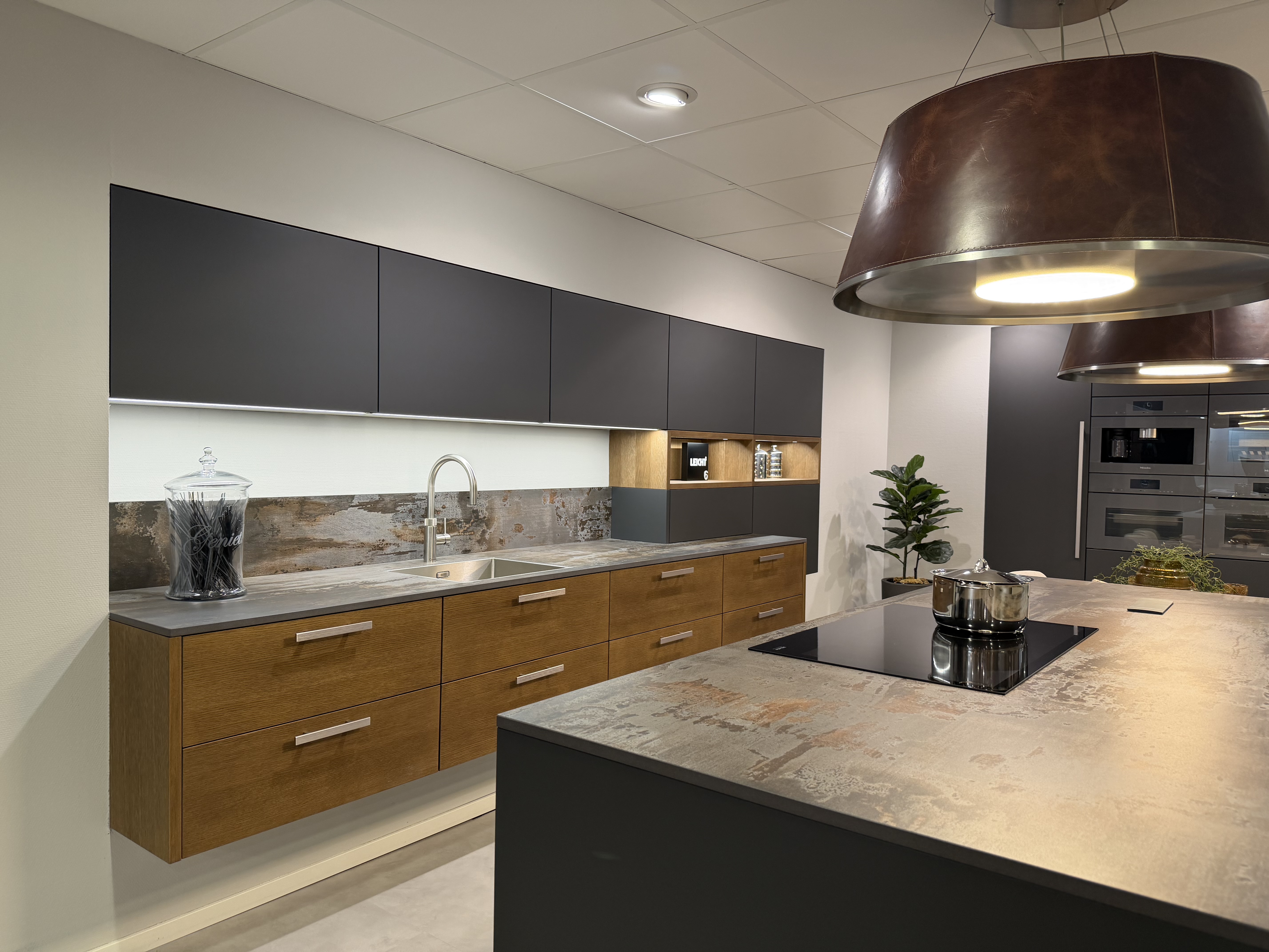 Leicht-Miele-Dekton
