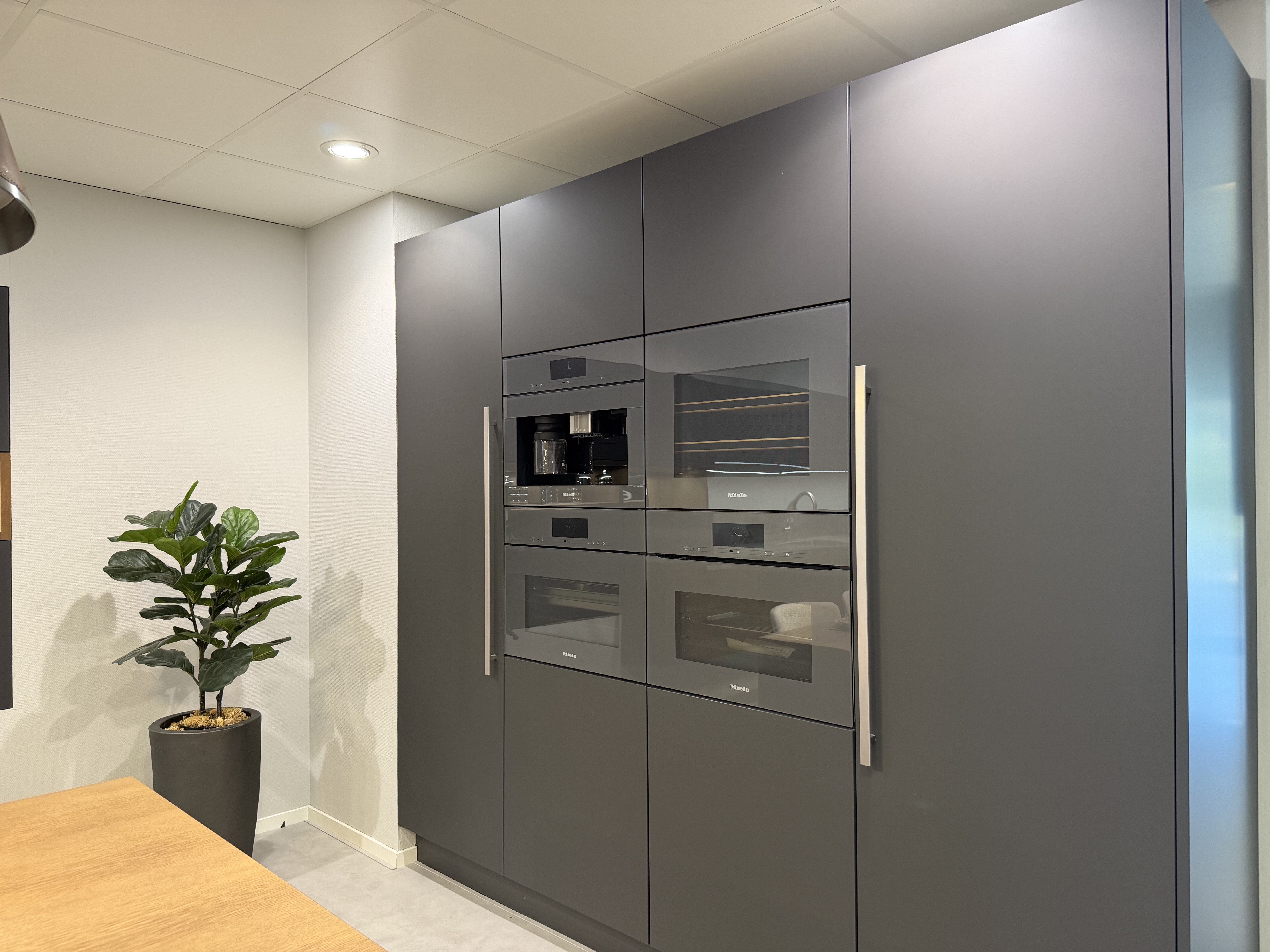 Leicht-Miele-Dekton