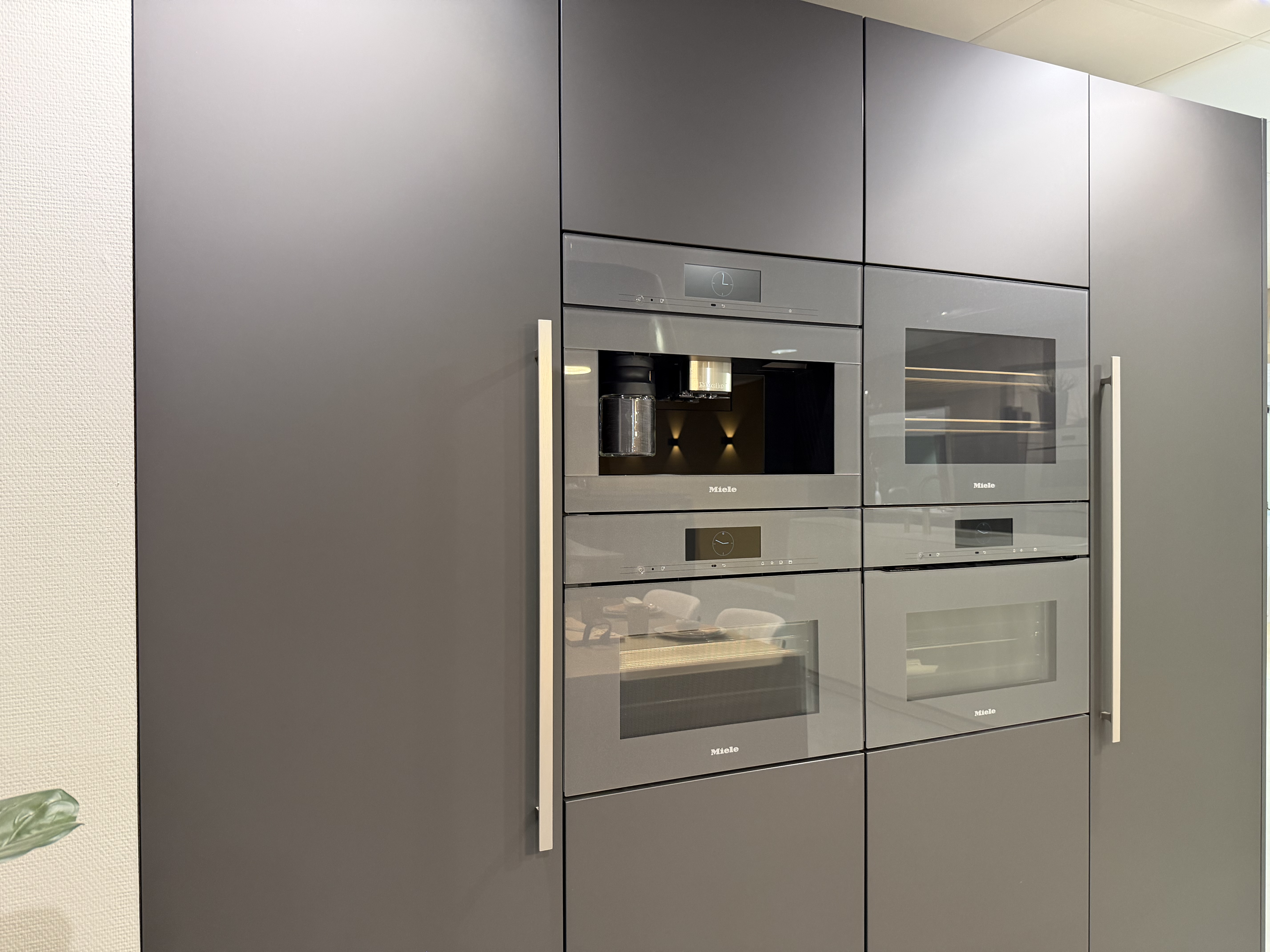 Leicht-Miele-Dekton