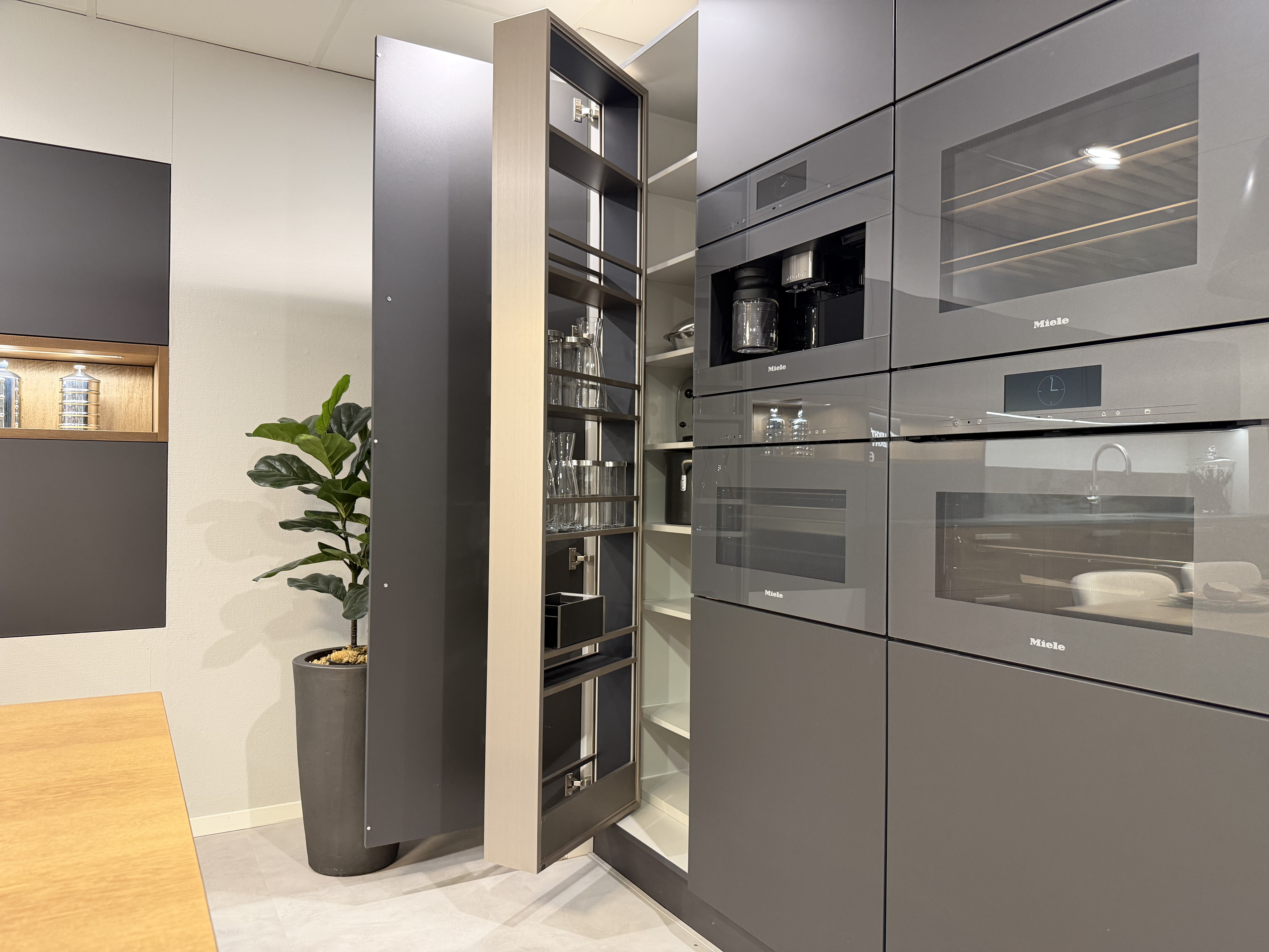 Leicht-Miele-Dekton