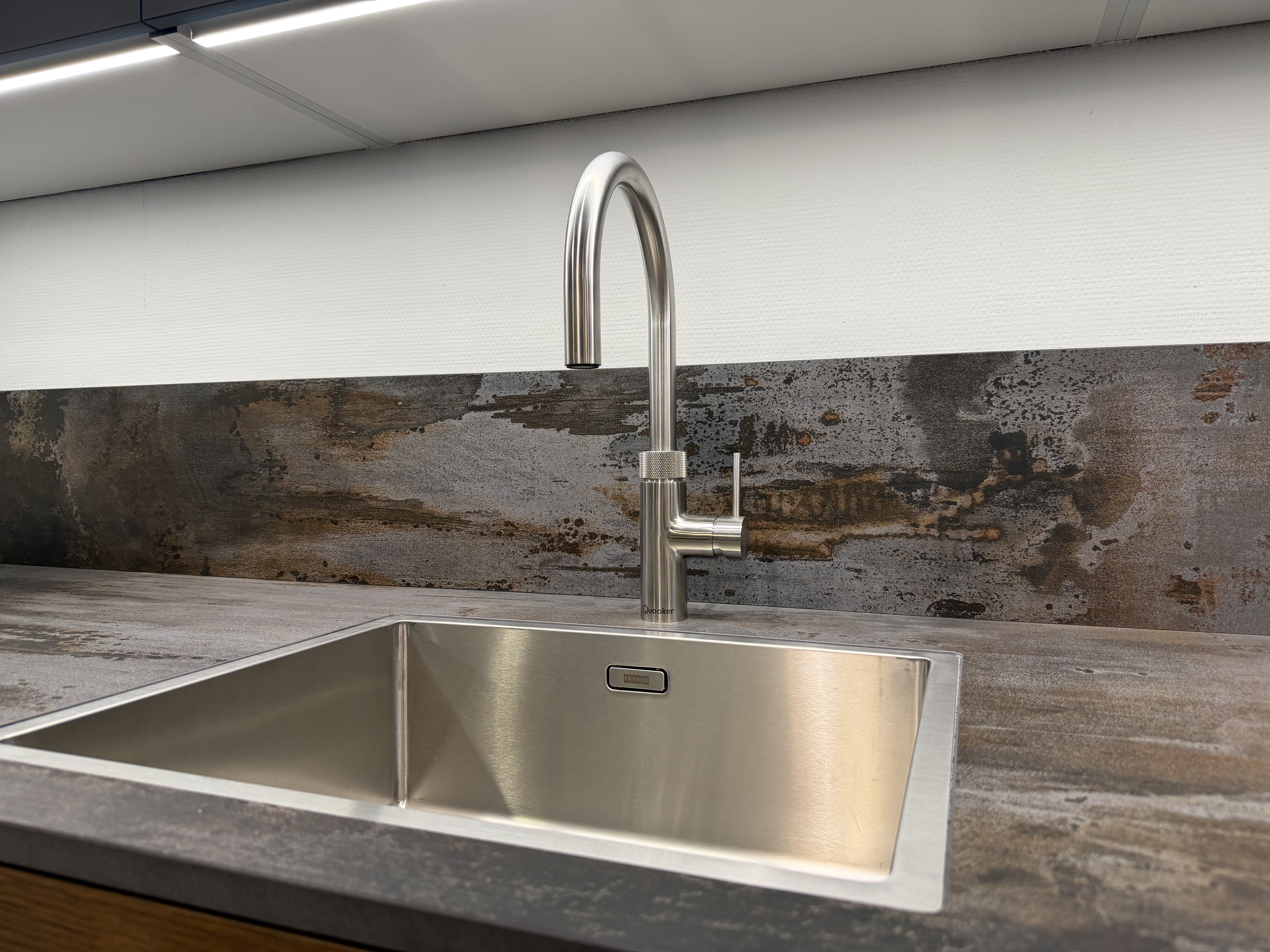 Leicht-Miele-Dekton