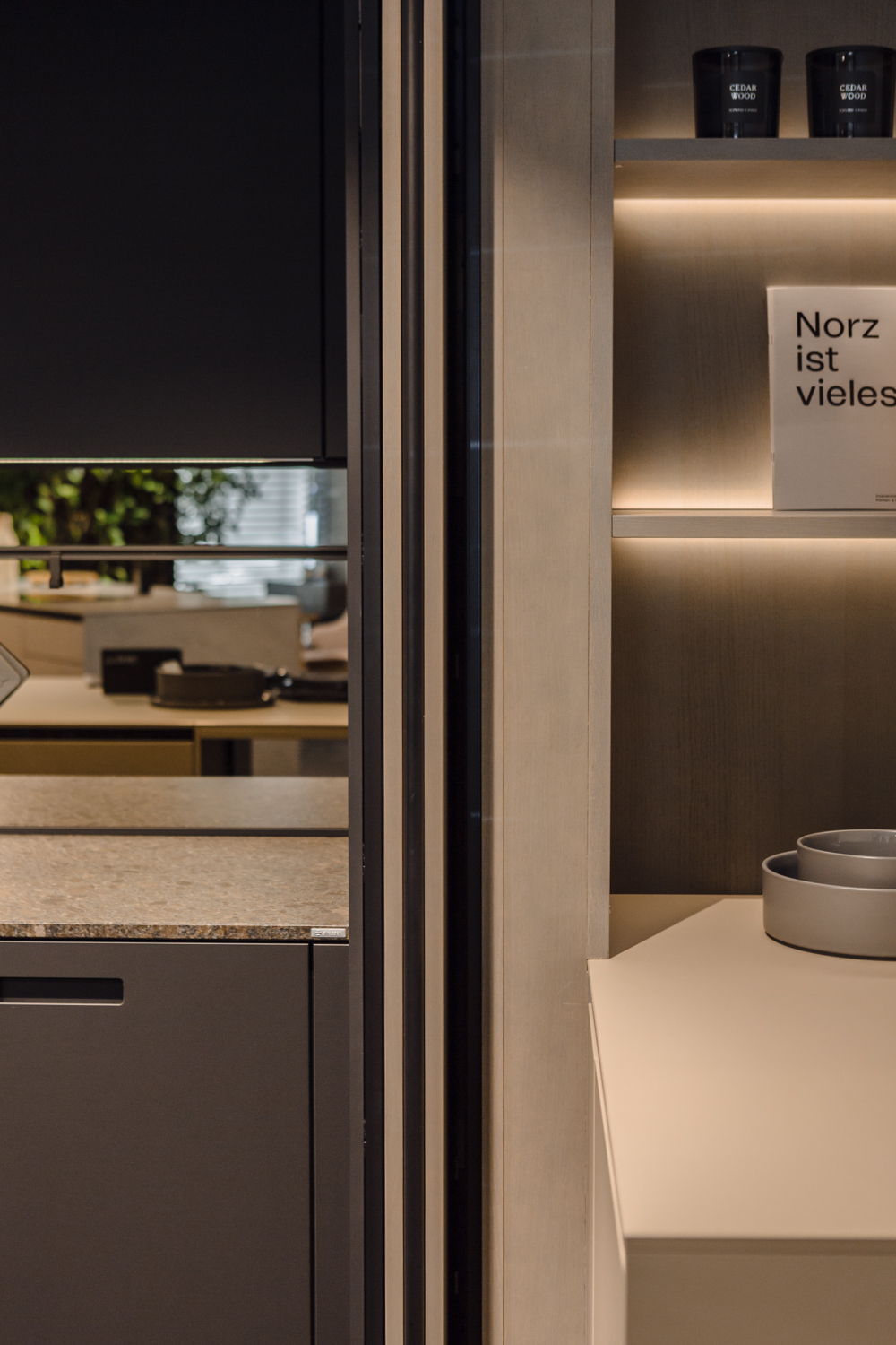Moderne Küche in Saharabeige inkl. Luxus-Geräten