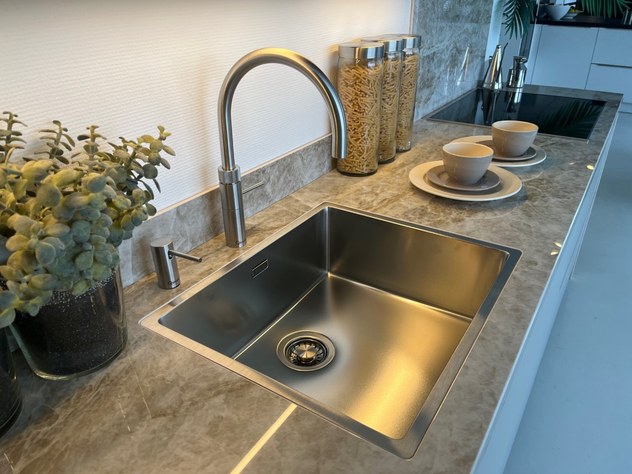 Selectiv Resopal Pro Dark Powder met Miele apparatuur