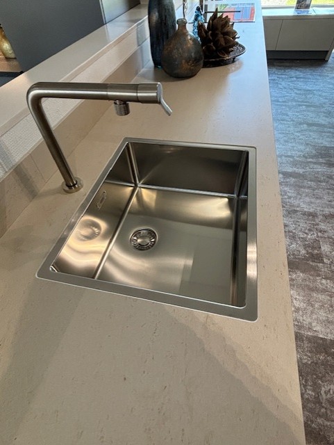 Selectiv Top / Trend donker eiken groeven look met Miele apparatuur