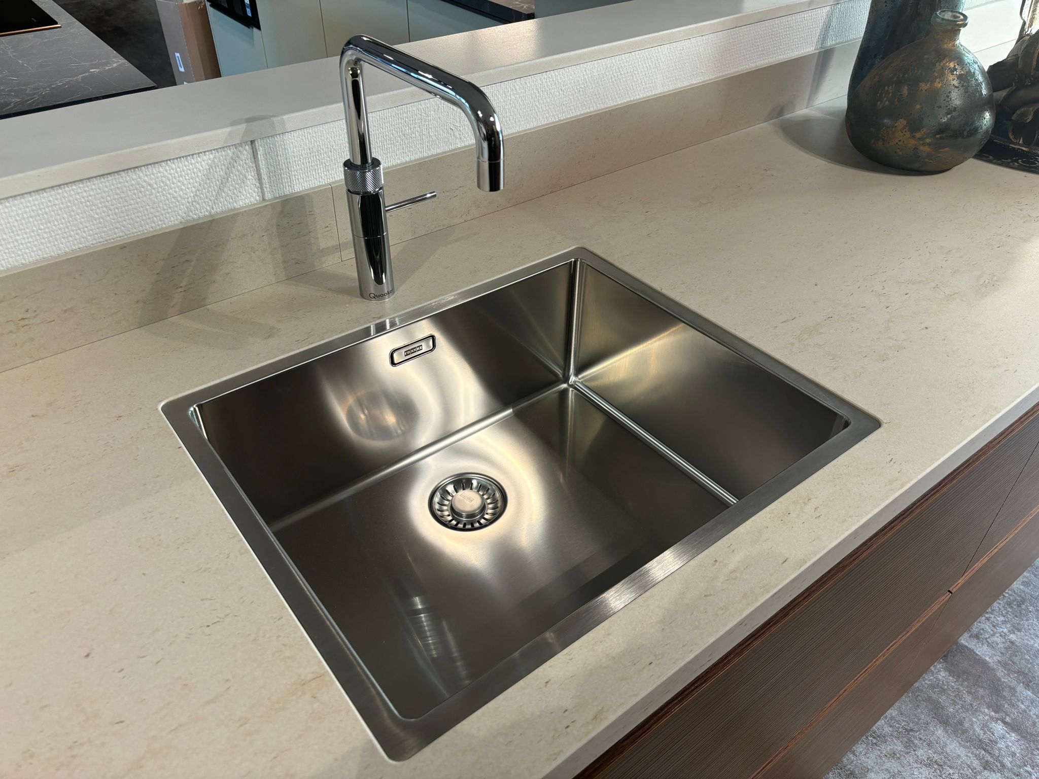 Selectiv Top / Trend donker eiken groeven look met Miele apparatuur