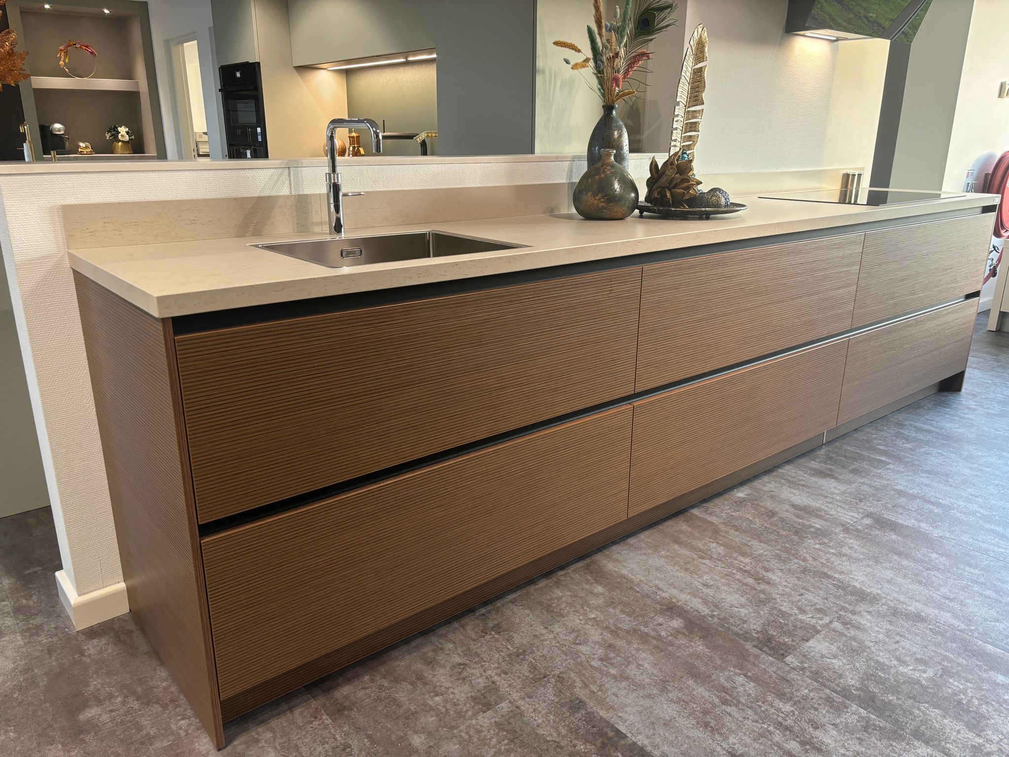 Selectiv Top / Trend donker eiken groeven look met Miele apparatuur