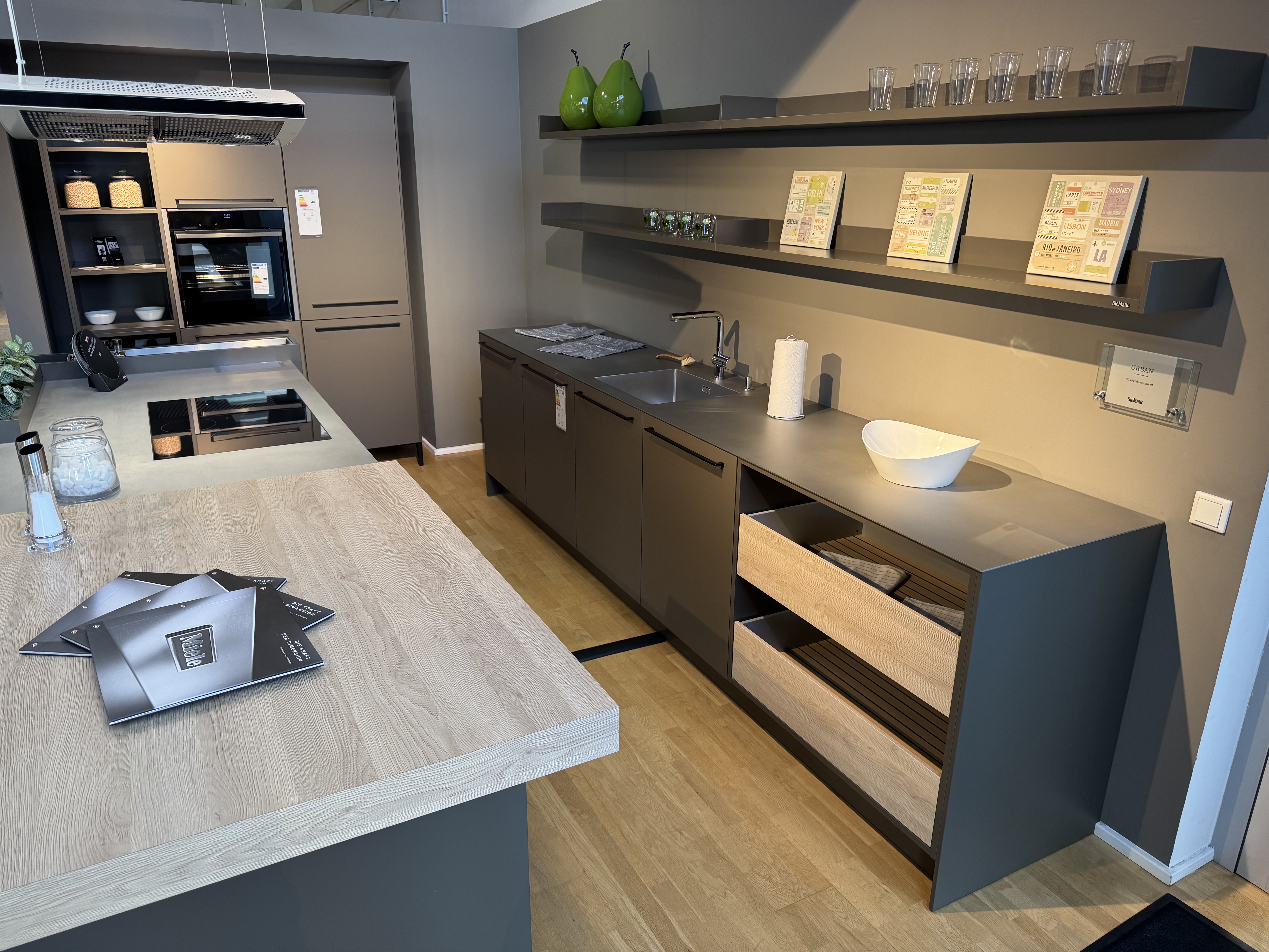 SC 41 Designinsel mit warmgewalzter Edelstahl-Arbeitsplatte