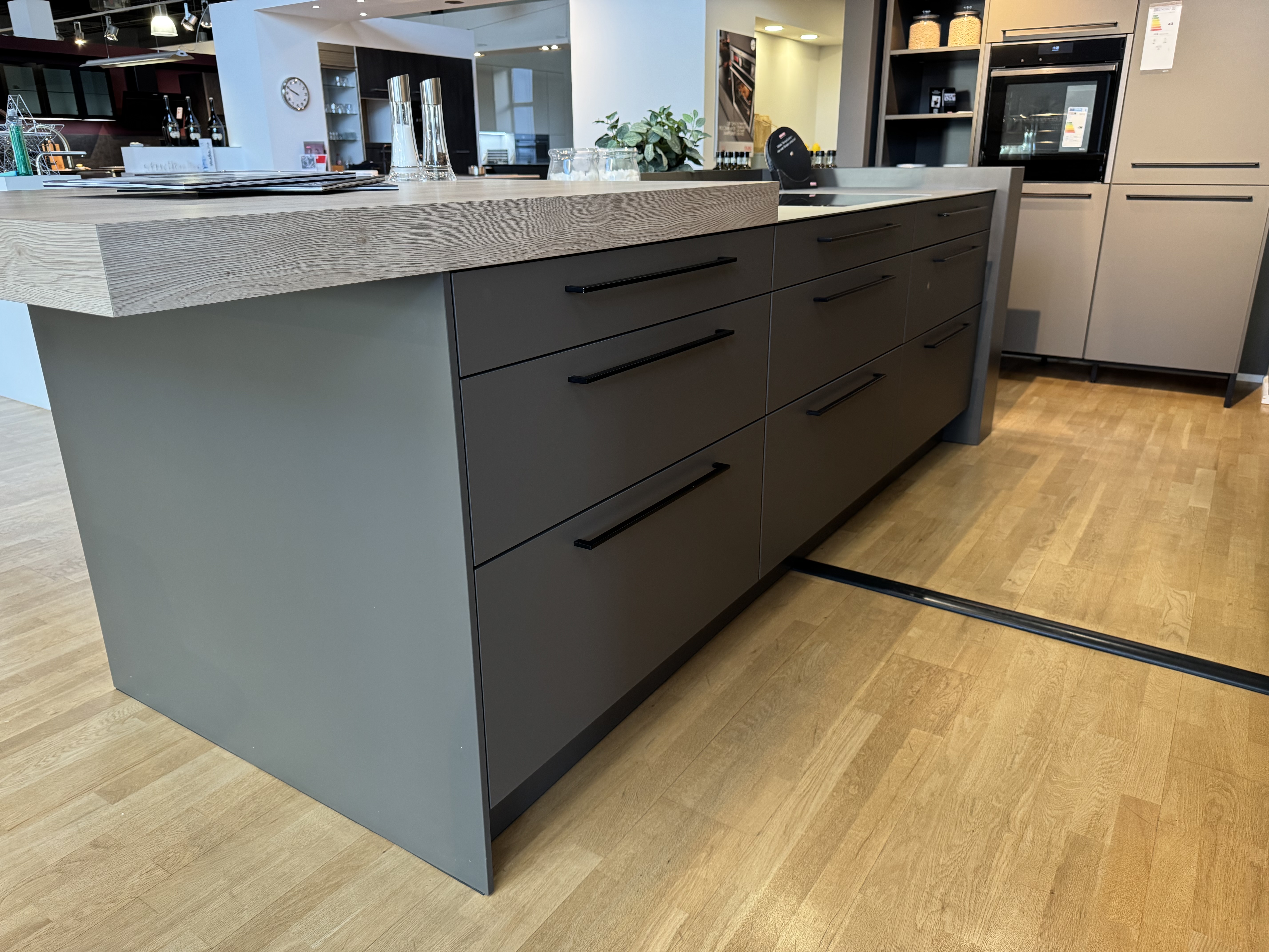 SC 41 Designinsel mit warmgewalzter Edelstahl-Arbeitsplatte
