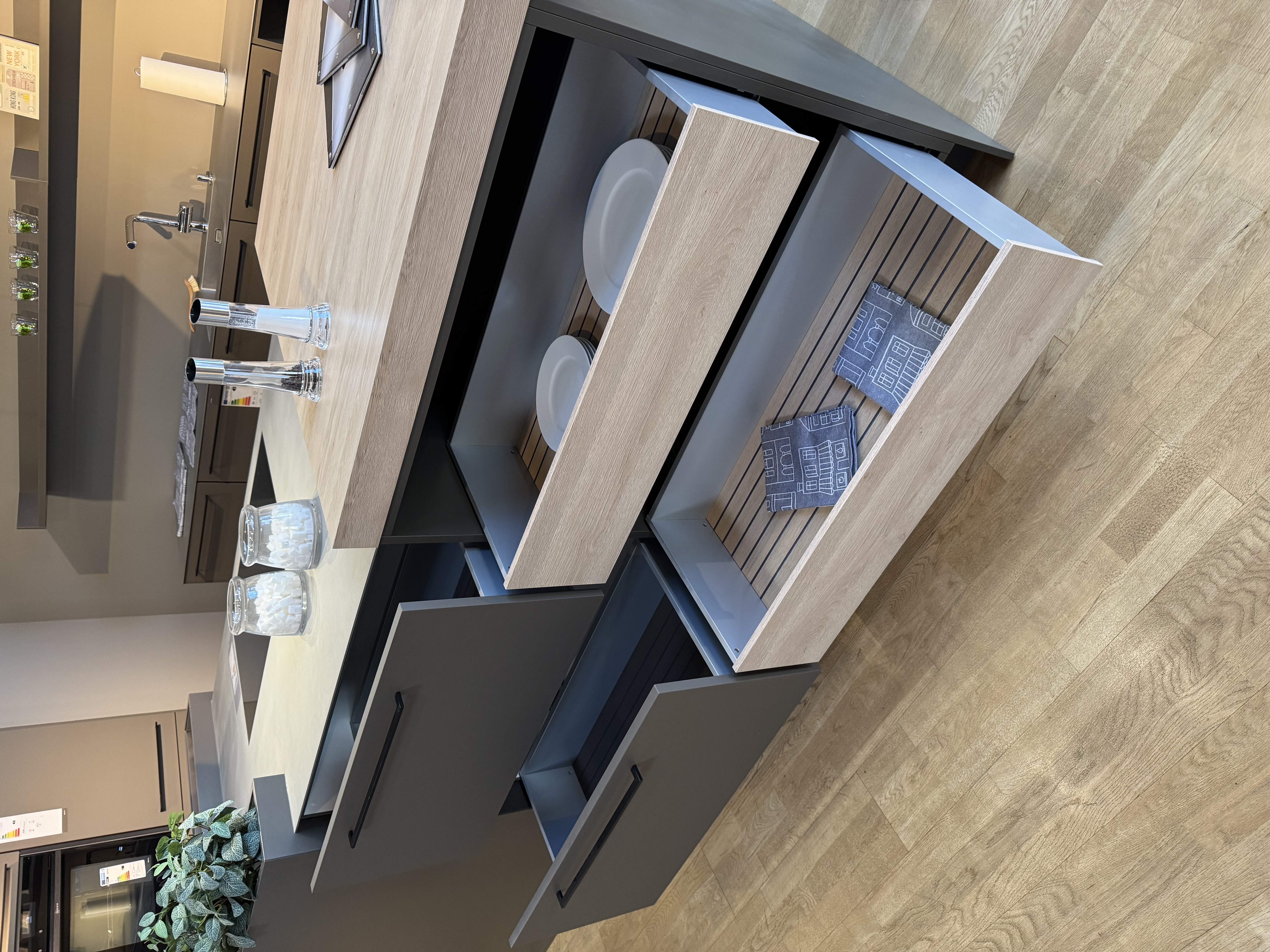 SC 41 Designinsel mit warmgewalzter Edelstahl-Arbeitsplatte