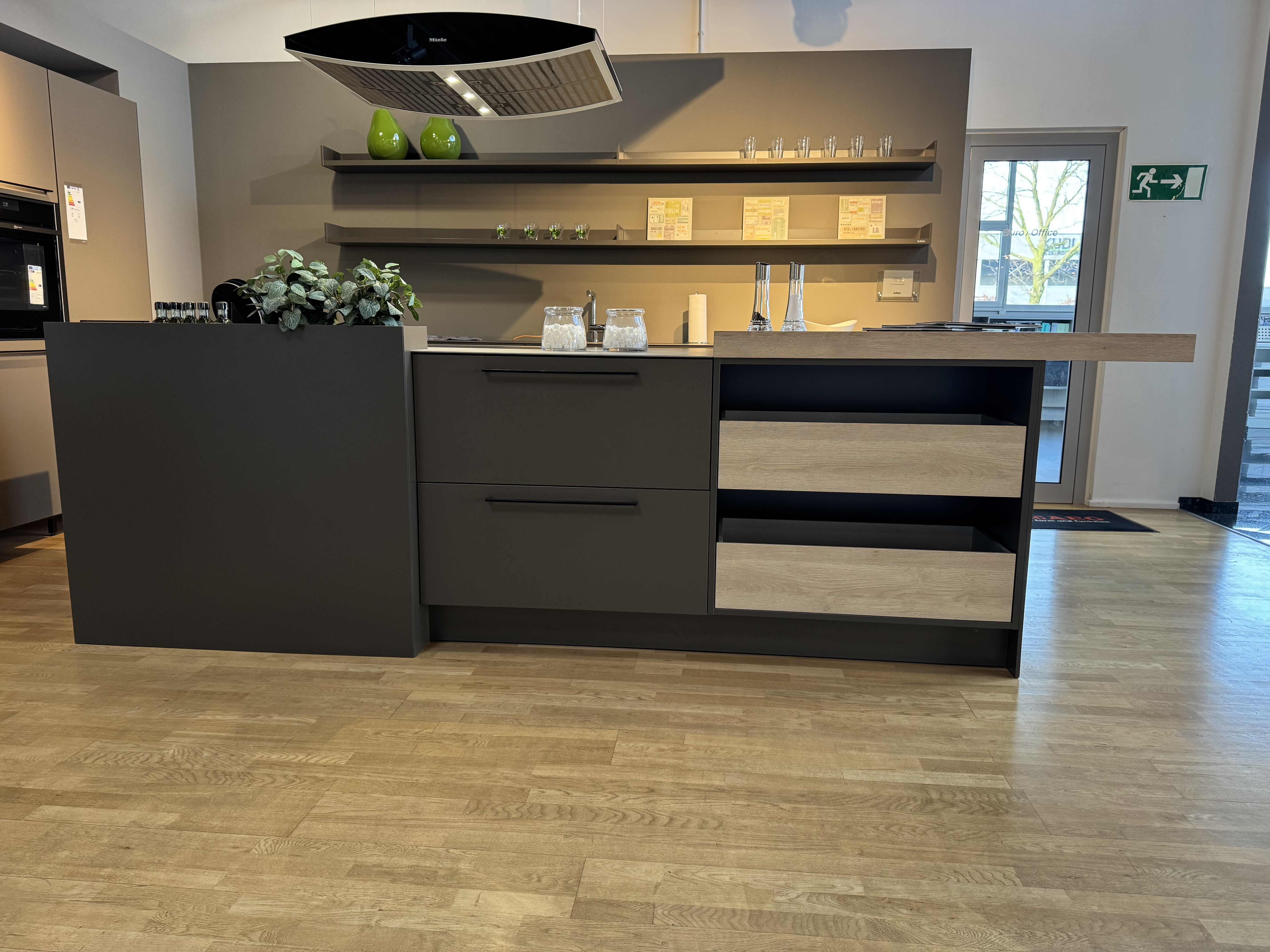 SC 41 Designinsel mit warmgewalzter Edelstahl-Arbeitsplatte