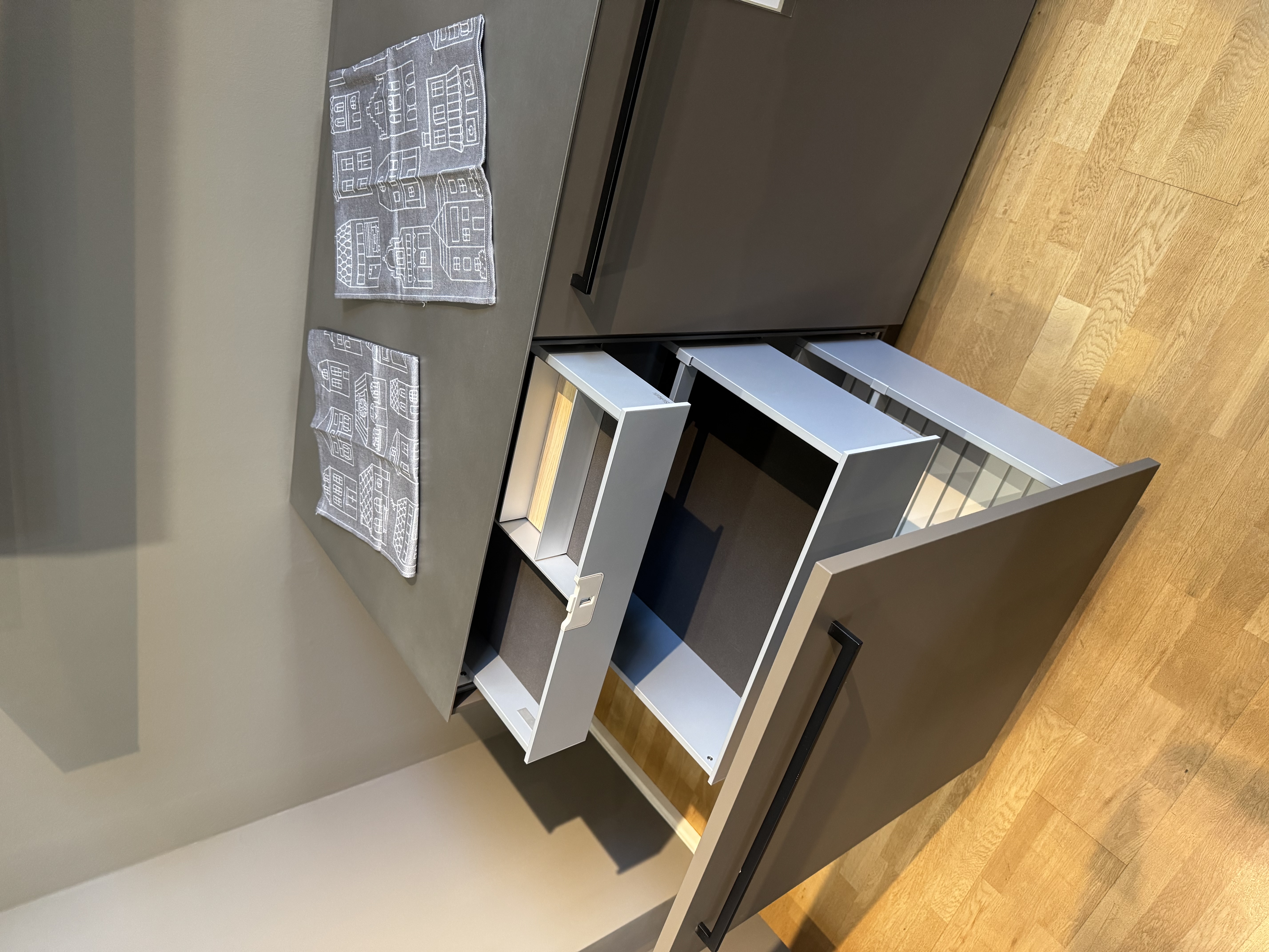 SC 41 Designinsel mit warmgewalzter Edelstahl-Arbeitsplatte