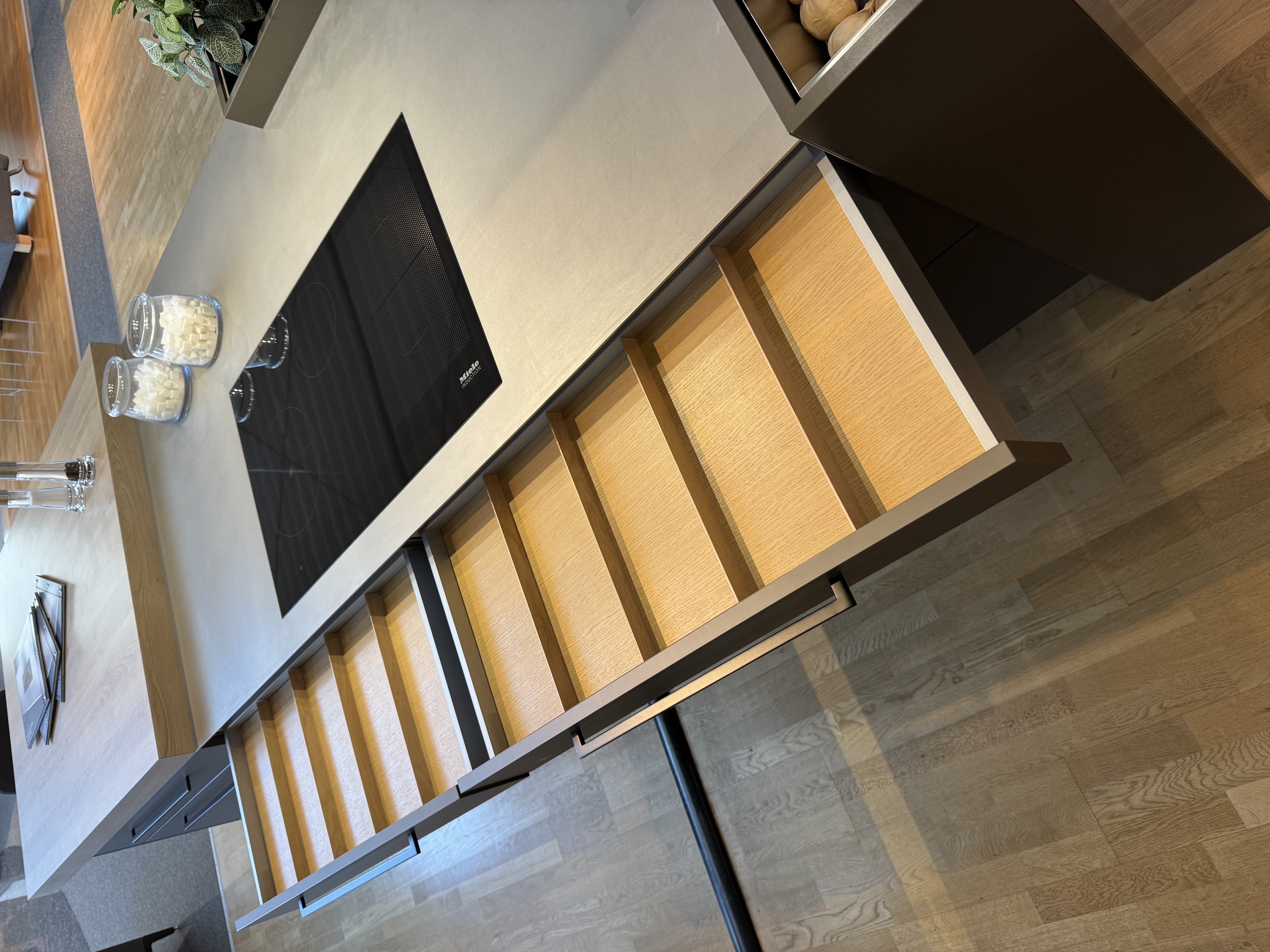 SC 41 Designinsel mit warmgewalzter Edelstahl-Arbeitsplatte
