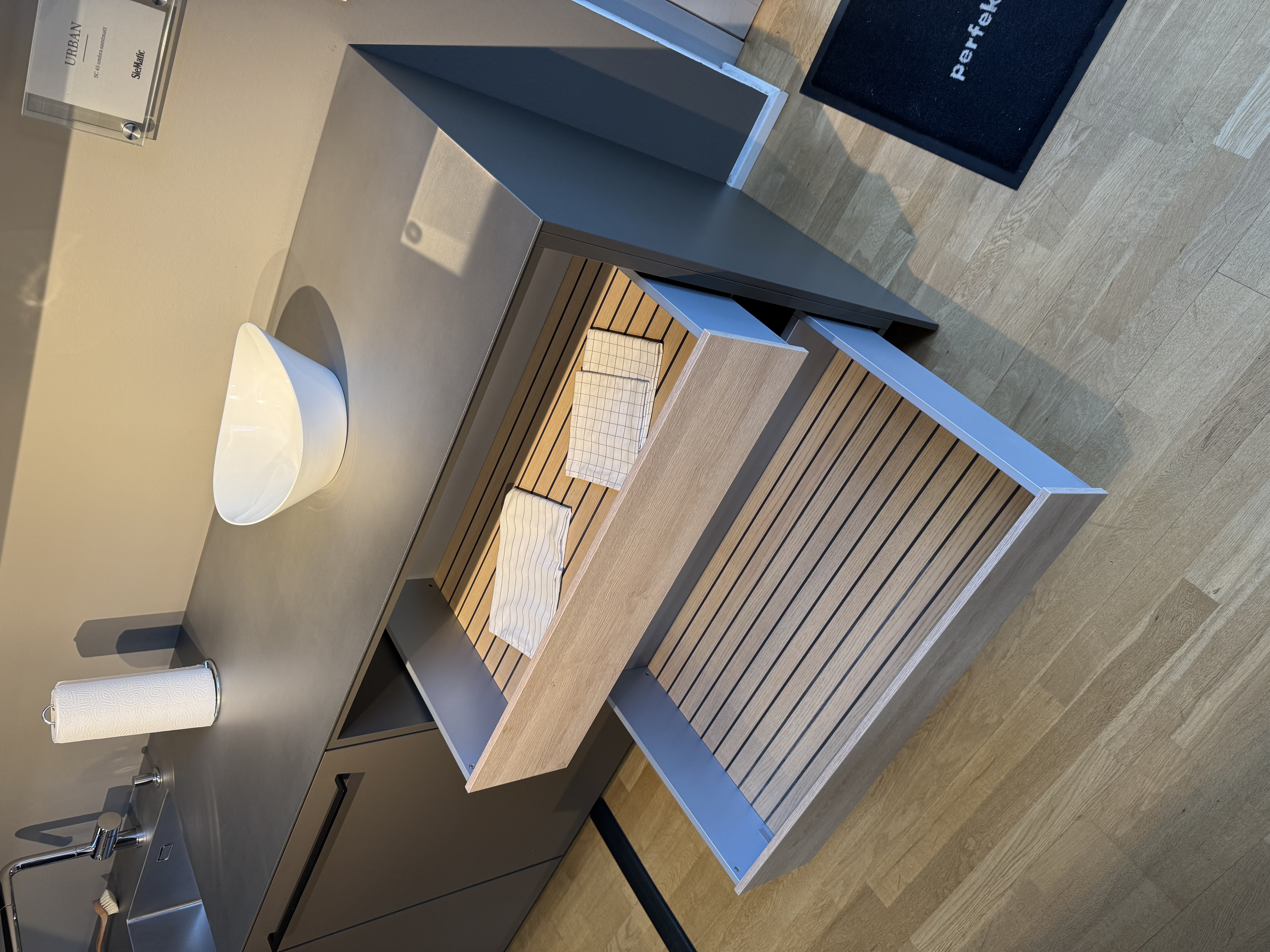 SC 41 Designinsel mit warmgewalzter Edelstahl-Arbeitsplatte