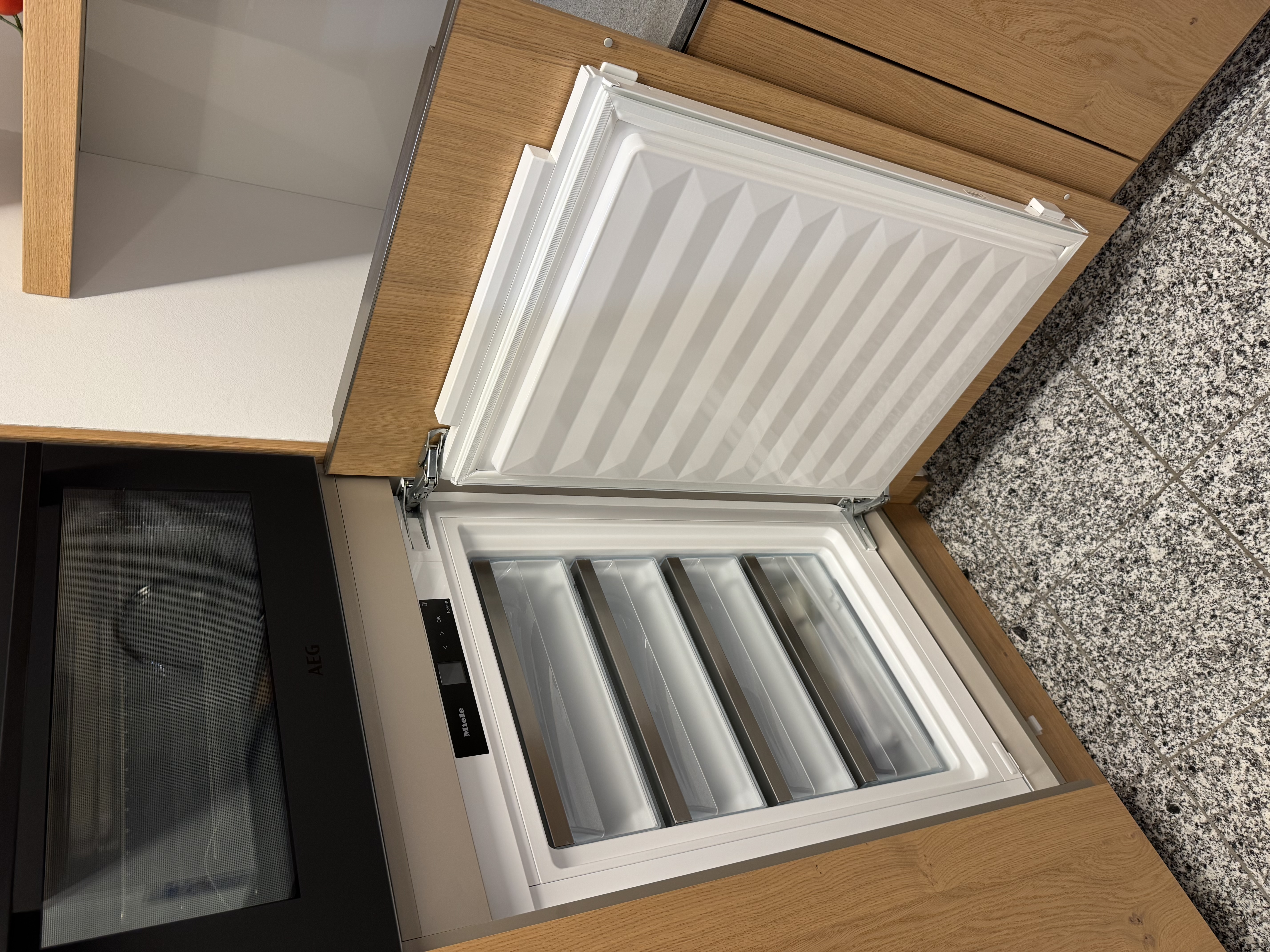 AV5082 Wildeiche Hell Echtholz trifft modernes Design