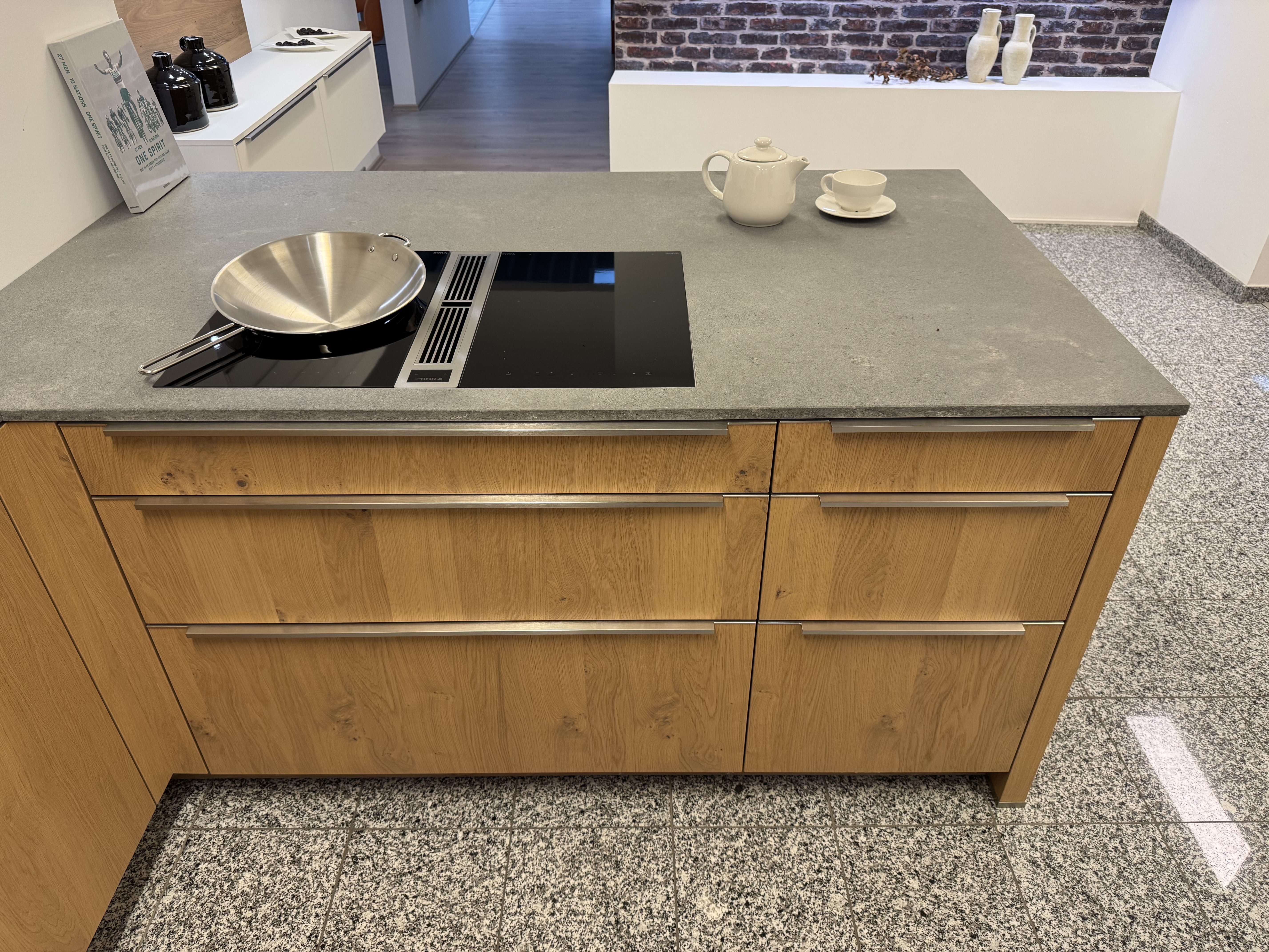 AV5082 Wildeiche Hell Echtholz trifft modernes Design