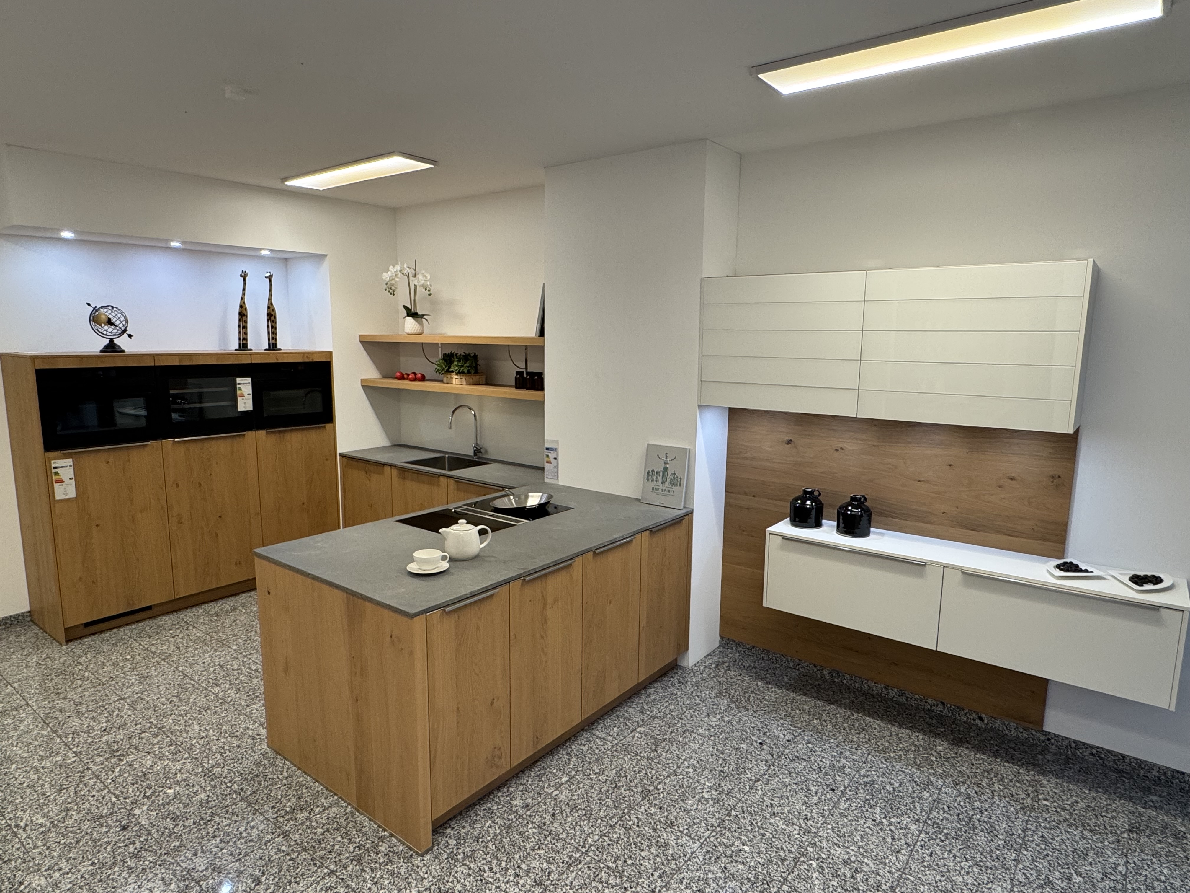 AV5082 Wildeiche Hell Echtholz trifft modernes Design