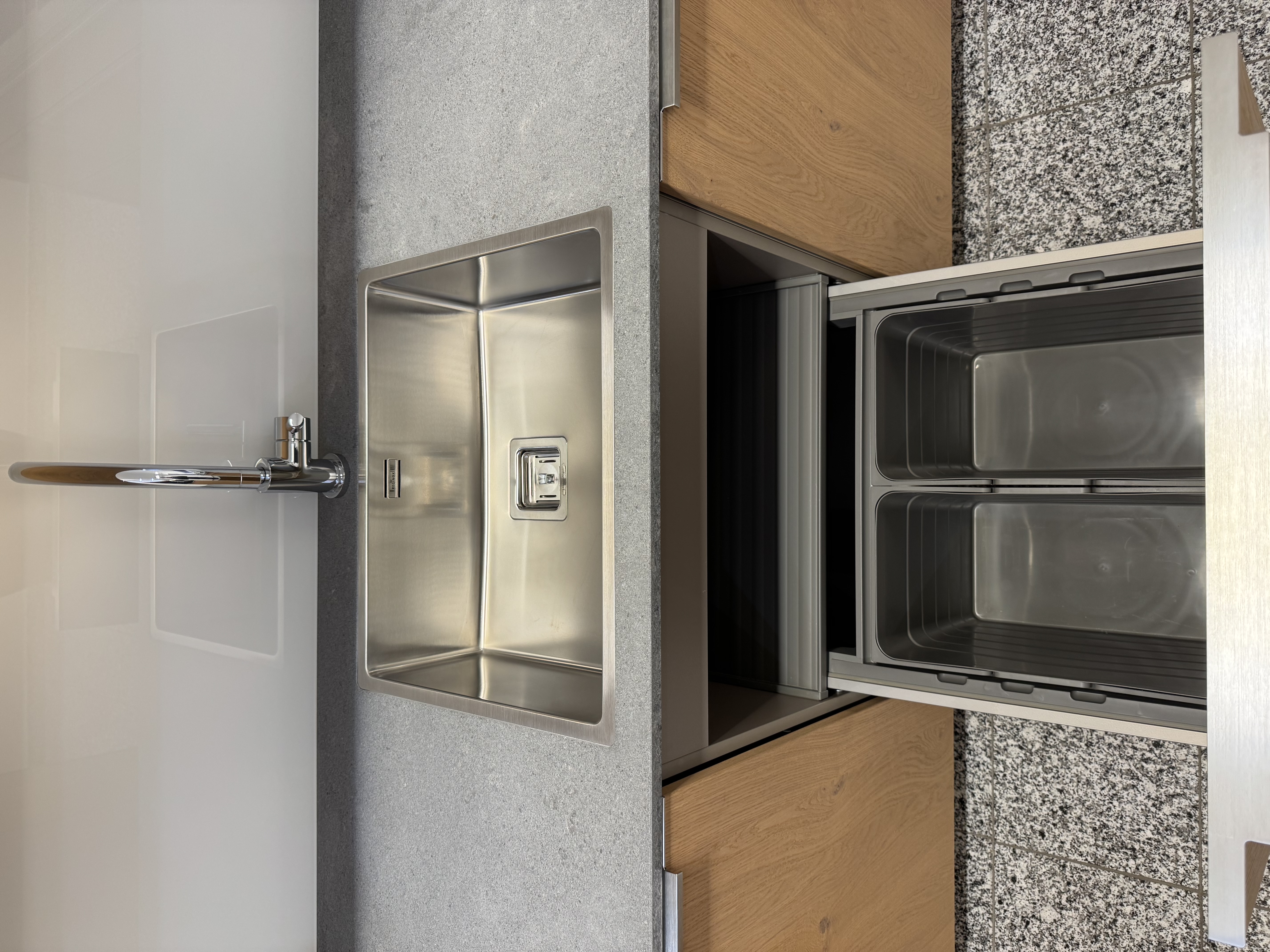 AV5082 Wildeiche Hell Echtholz trifft modernes Design