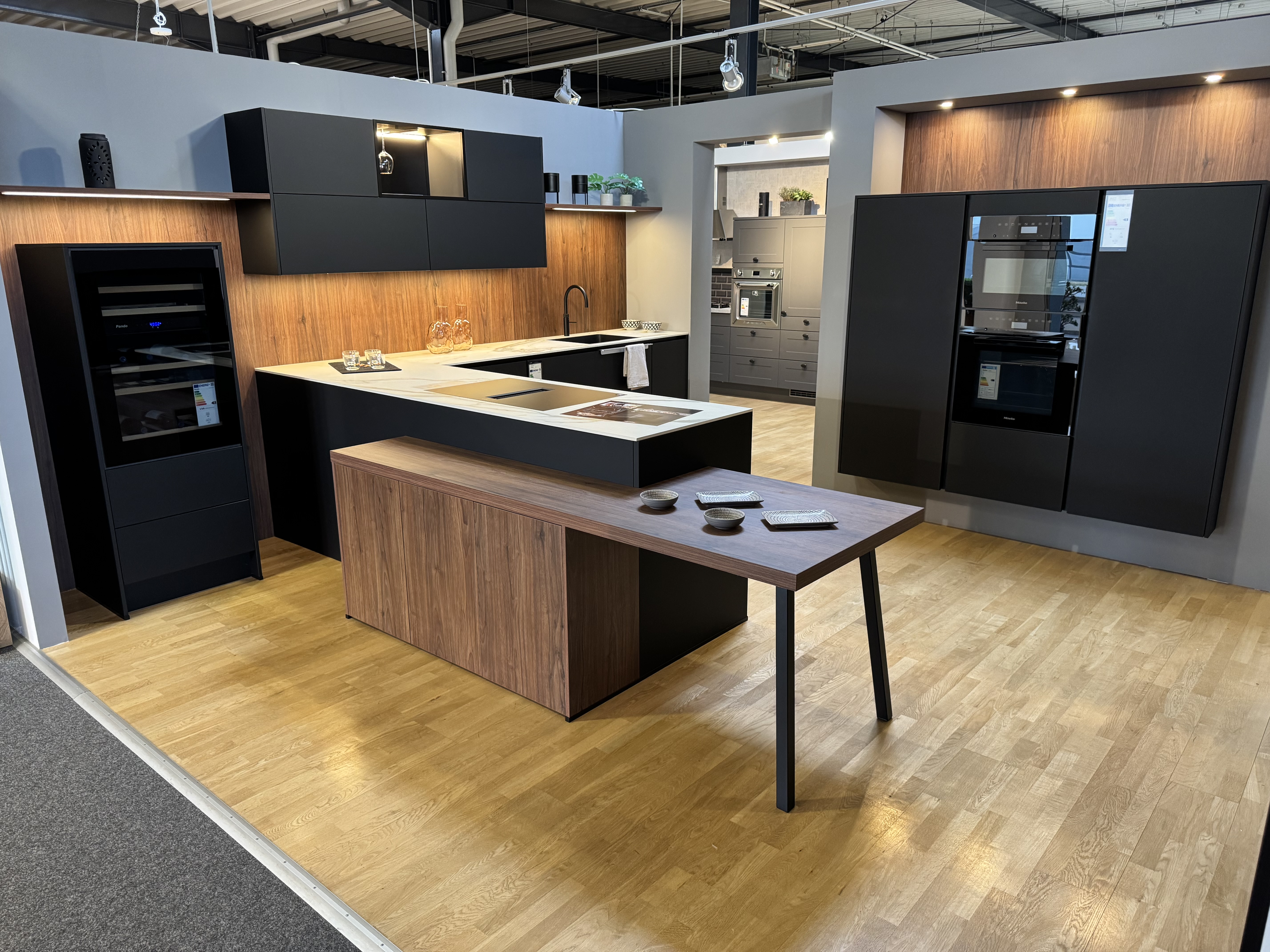 AV2135 GL Schwarz Matt Moderne Eleganz in Schwarz Matt