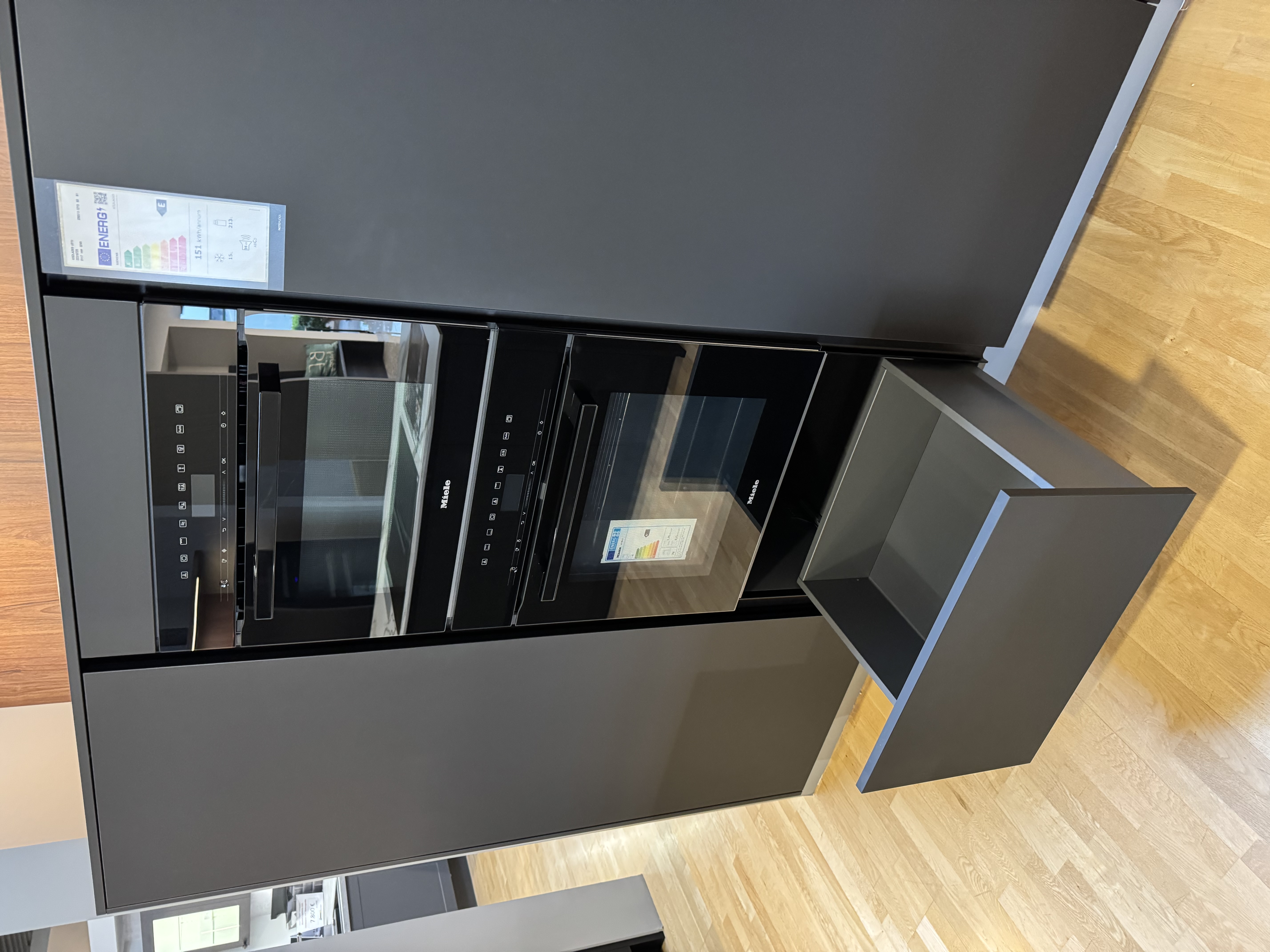 AV2135 GL Schwarz Matt Moderne Eleganz in Schwarz Matt