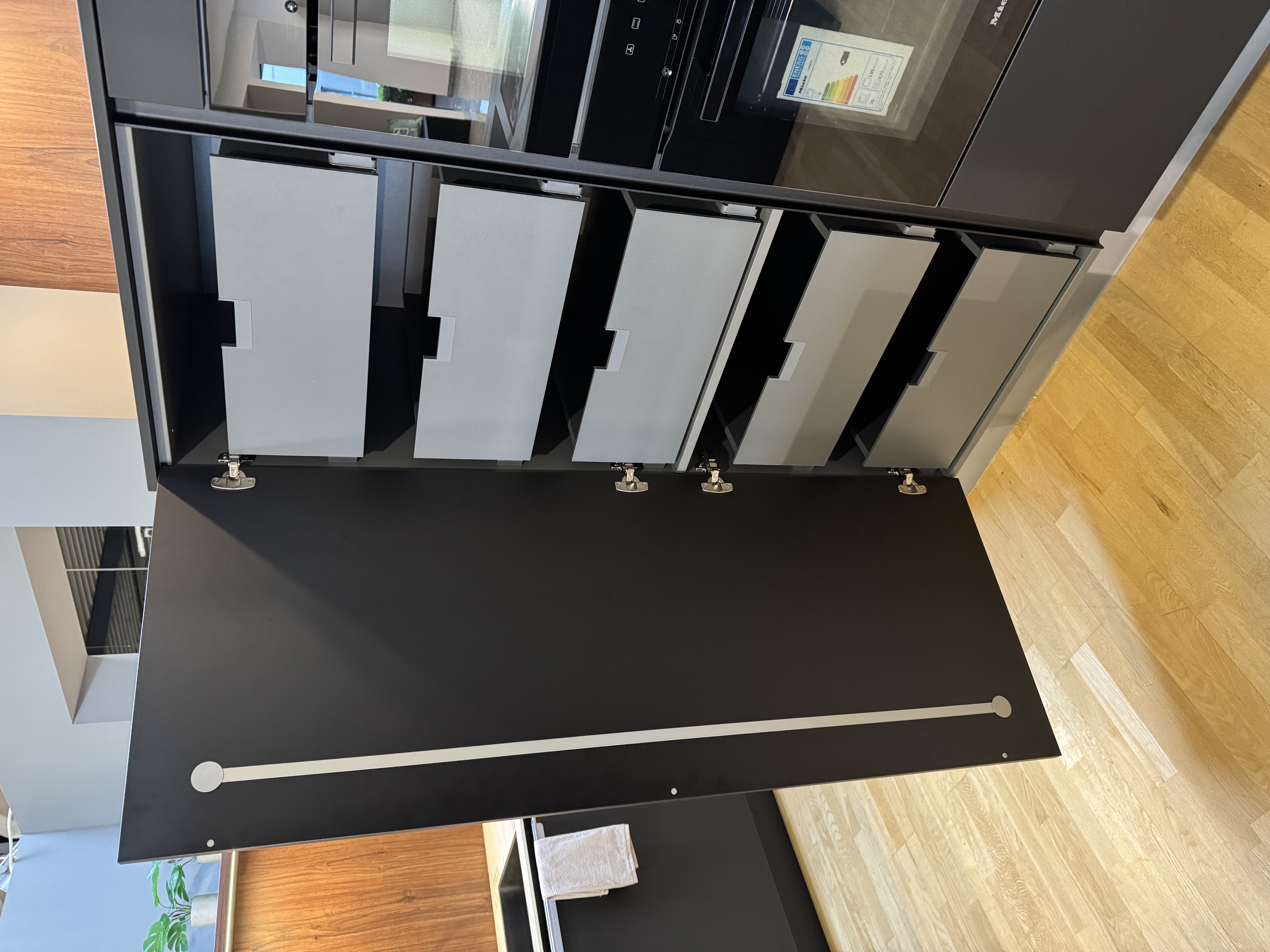AV2135 GL Schwarz Matt Moderne Eleganz in Schwarz Matt