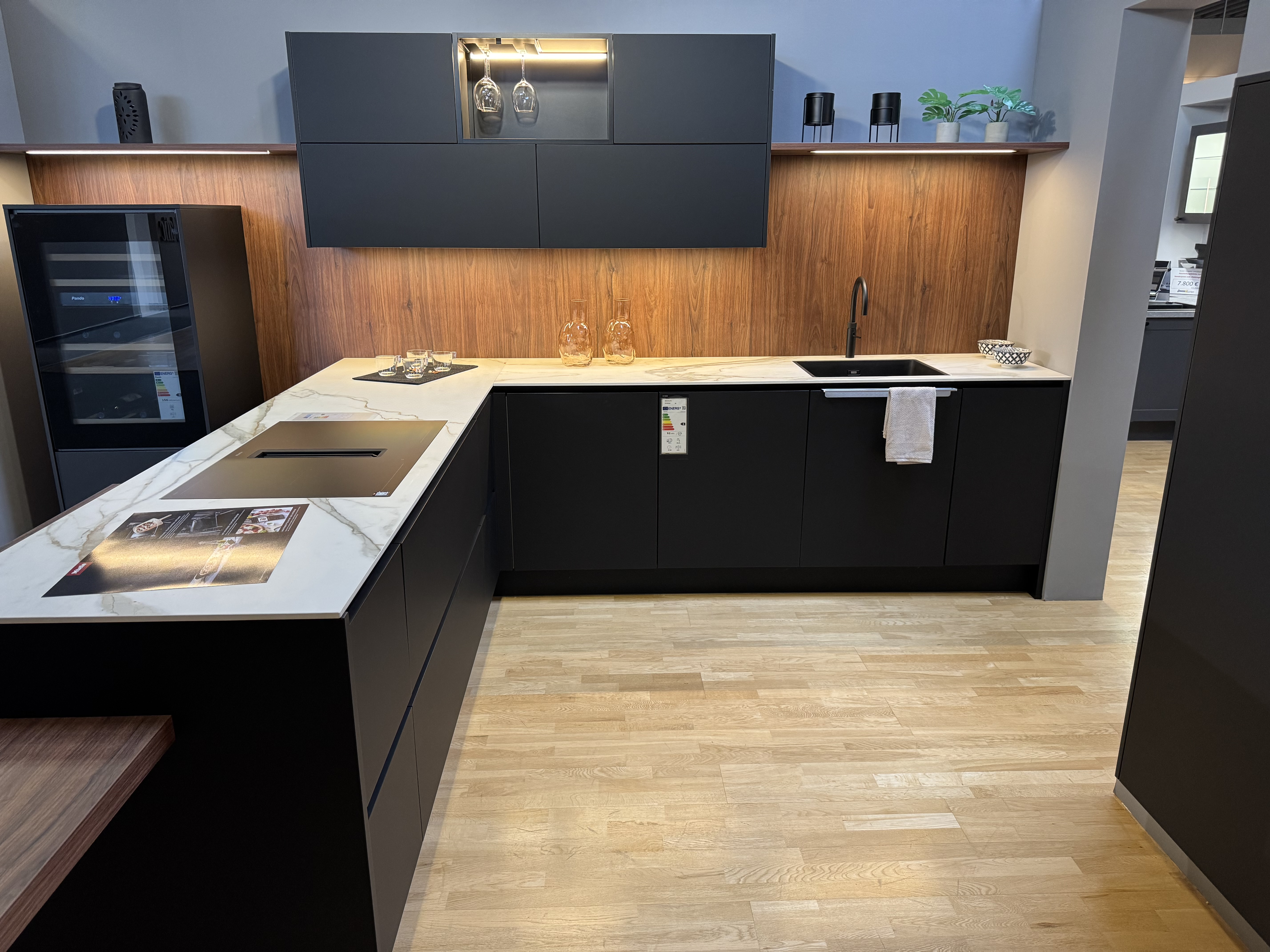 AV2135 GL Schwarz Matt Moderne Eleganz in Schwarz Matt