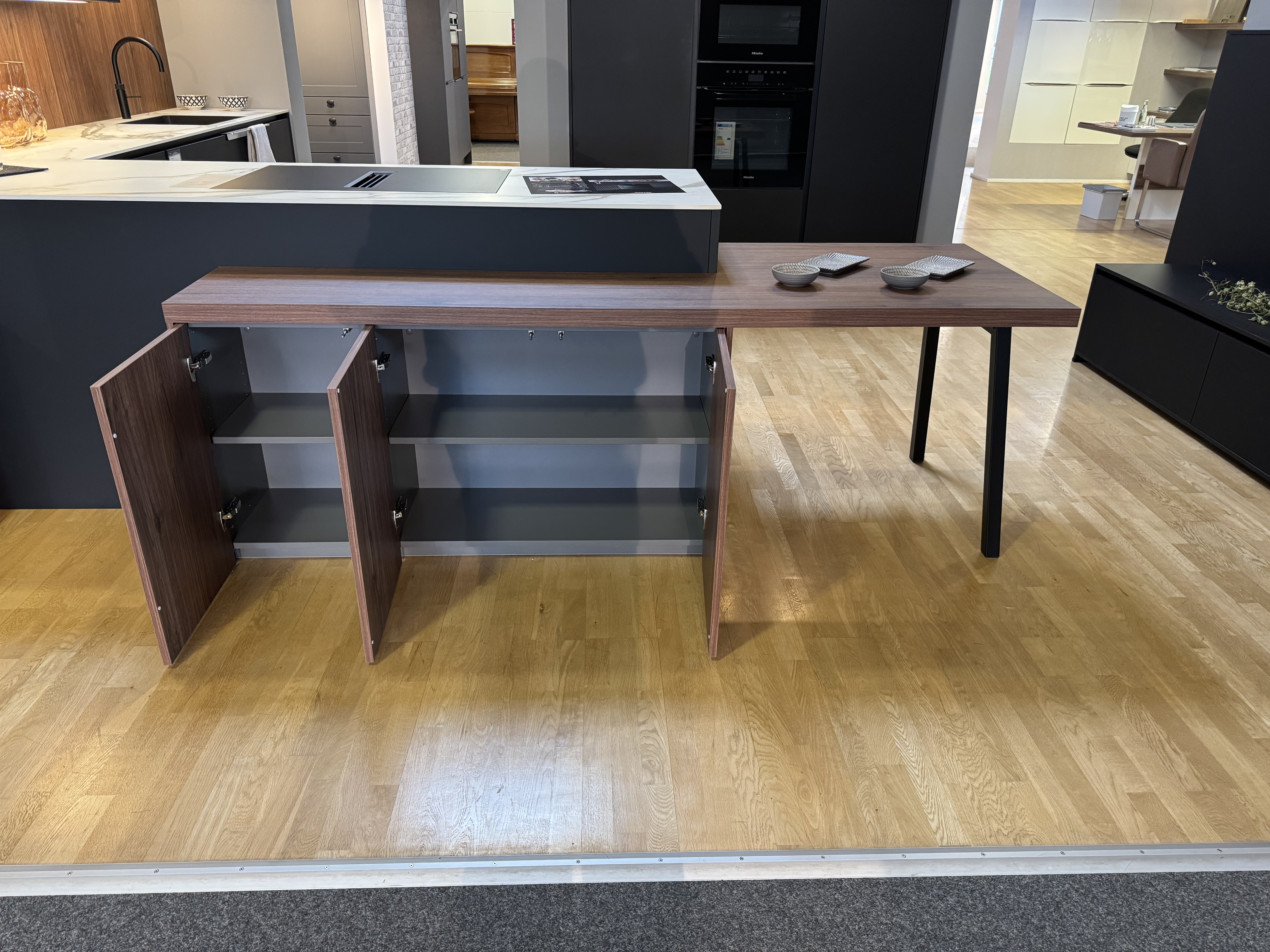 AV2135 GL Schwarz Matt Moderne Eleganz in Schwarz Matt