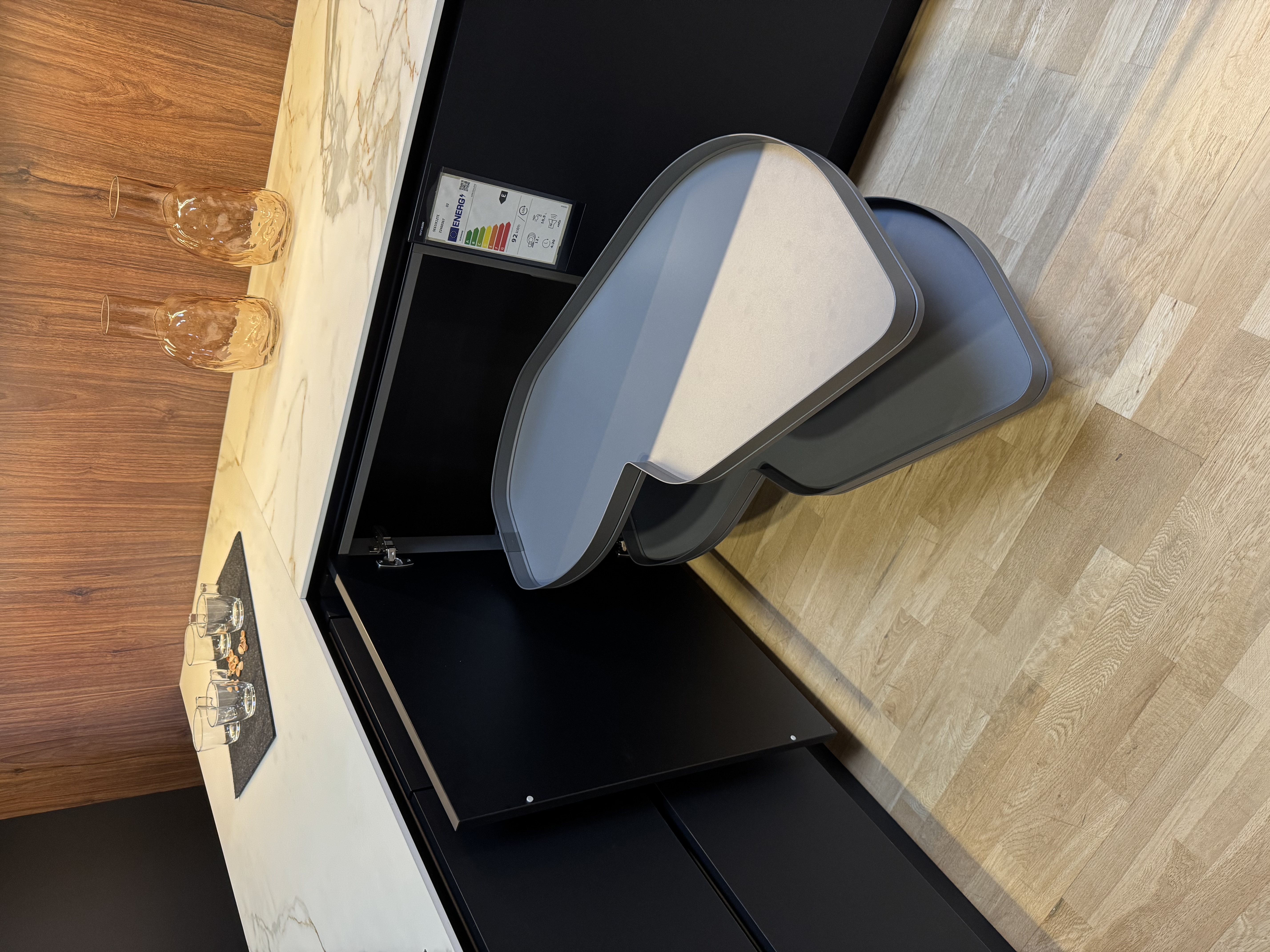 AV2135 GL Schwarz Matt Moderne Eleganz in Schwarz Matt