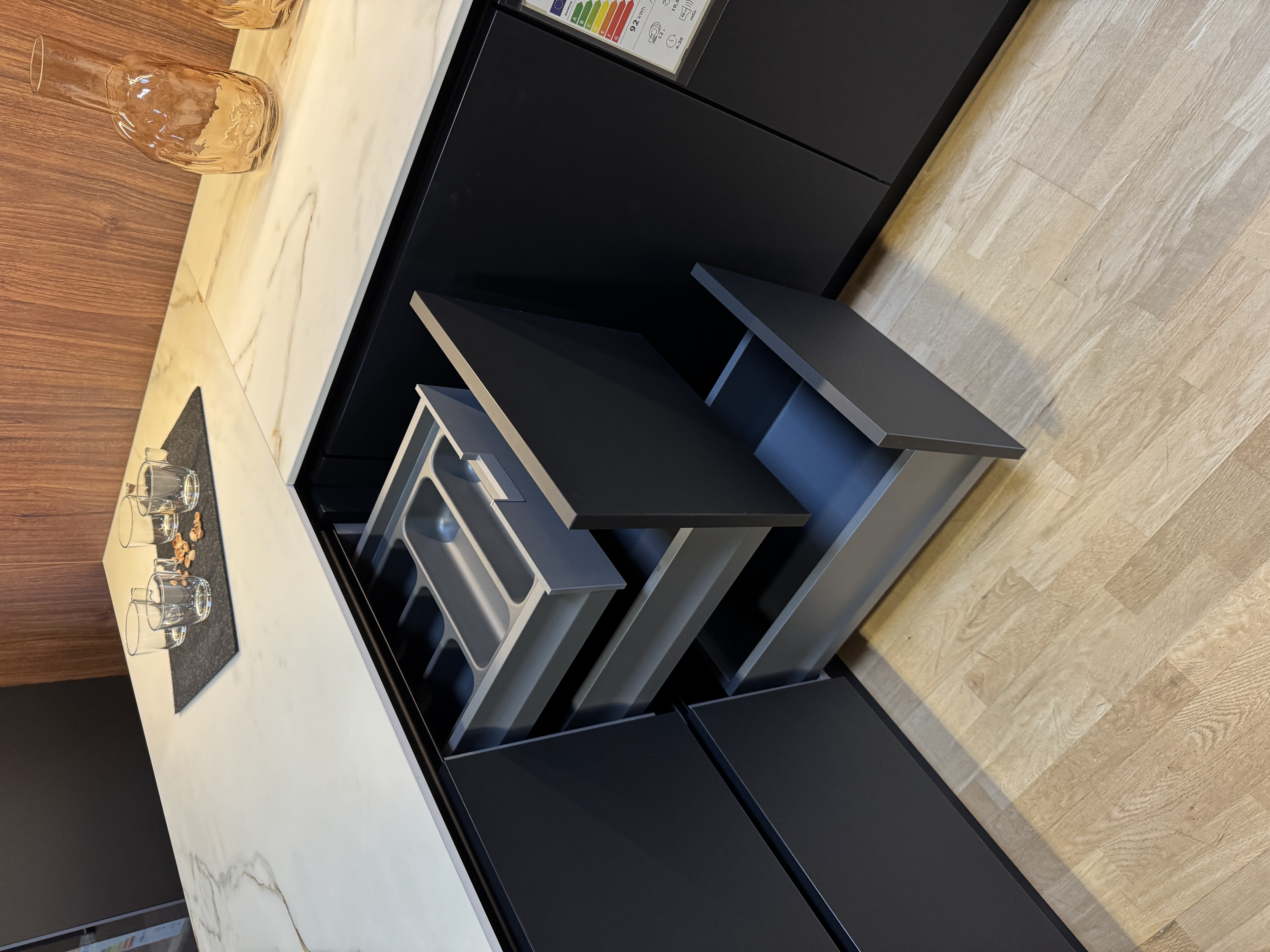 AV2135 GL Schwarz Matt Moderne Eleganz in Schwarz Matt