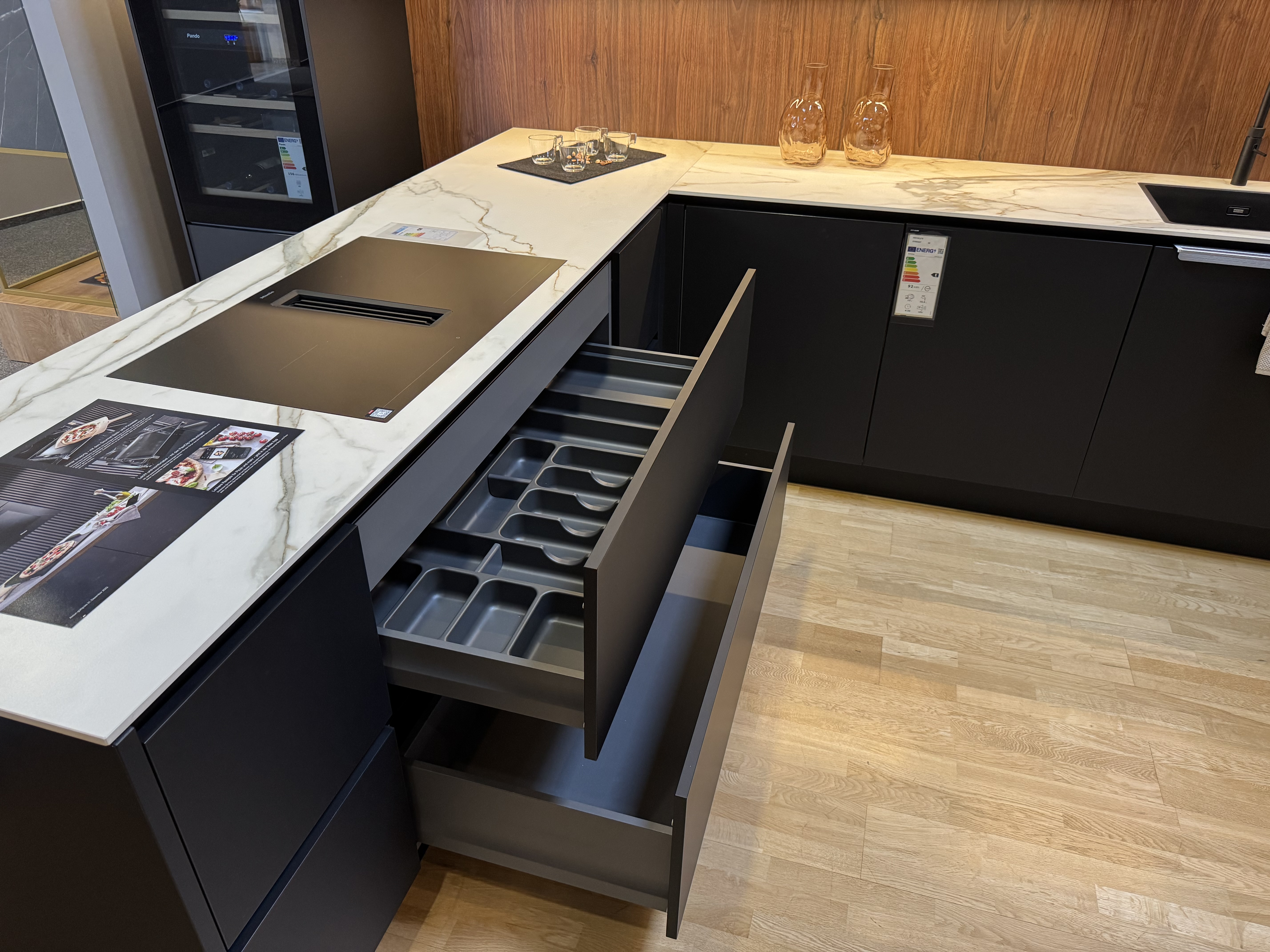 AV2135 GL Schwarz Matt Moderne Eleganz in Schwarz Matt