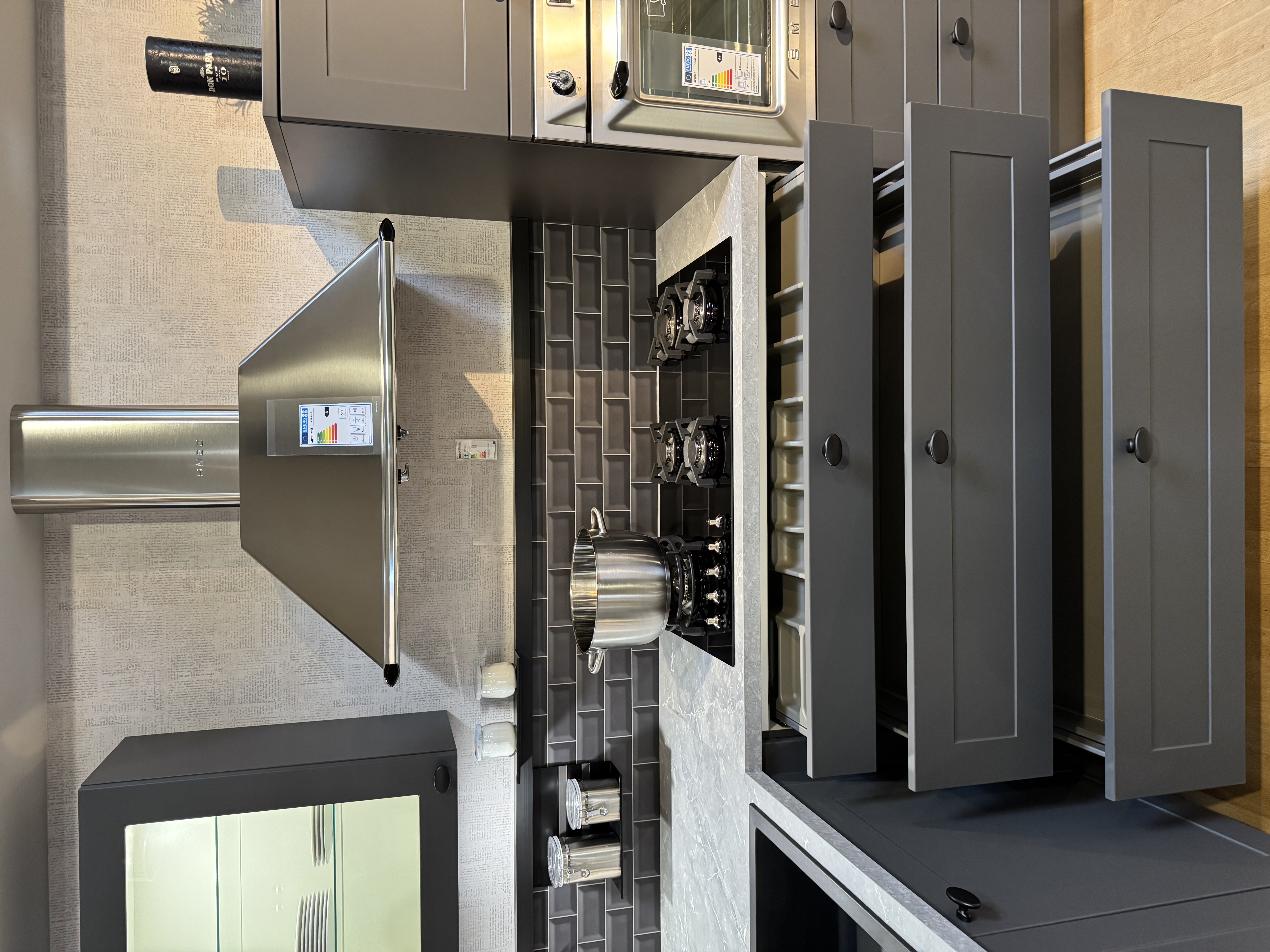 Classic - Lotus Graphit Lotus Graphit mit SMEG Ausstattung