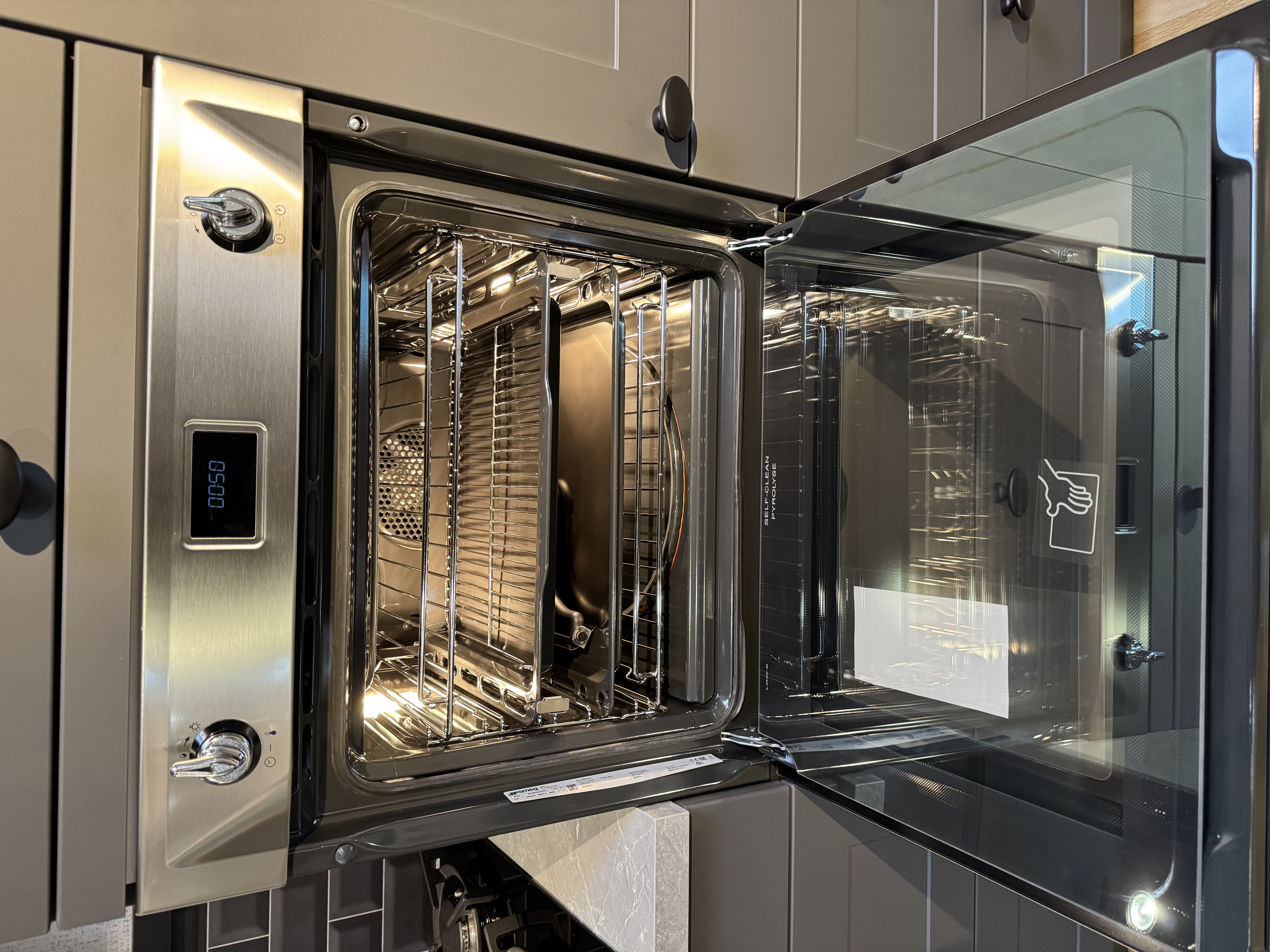 Classic - Lotus Graphit Lotus Graphit mit SMEG Ausstattung
