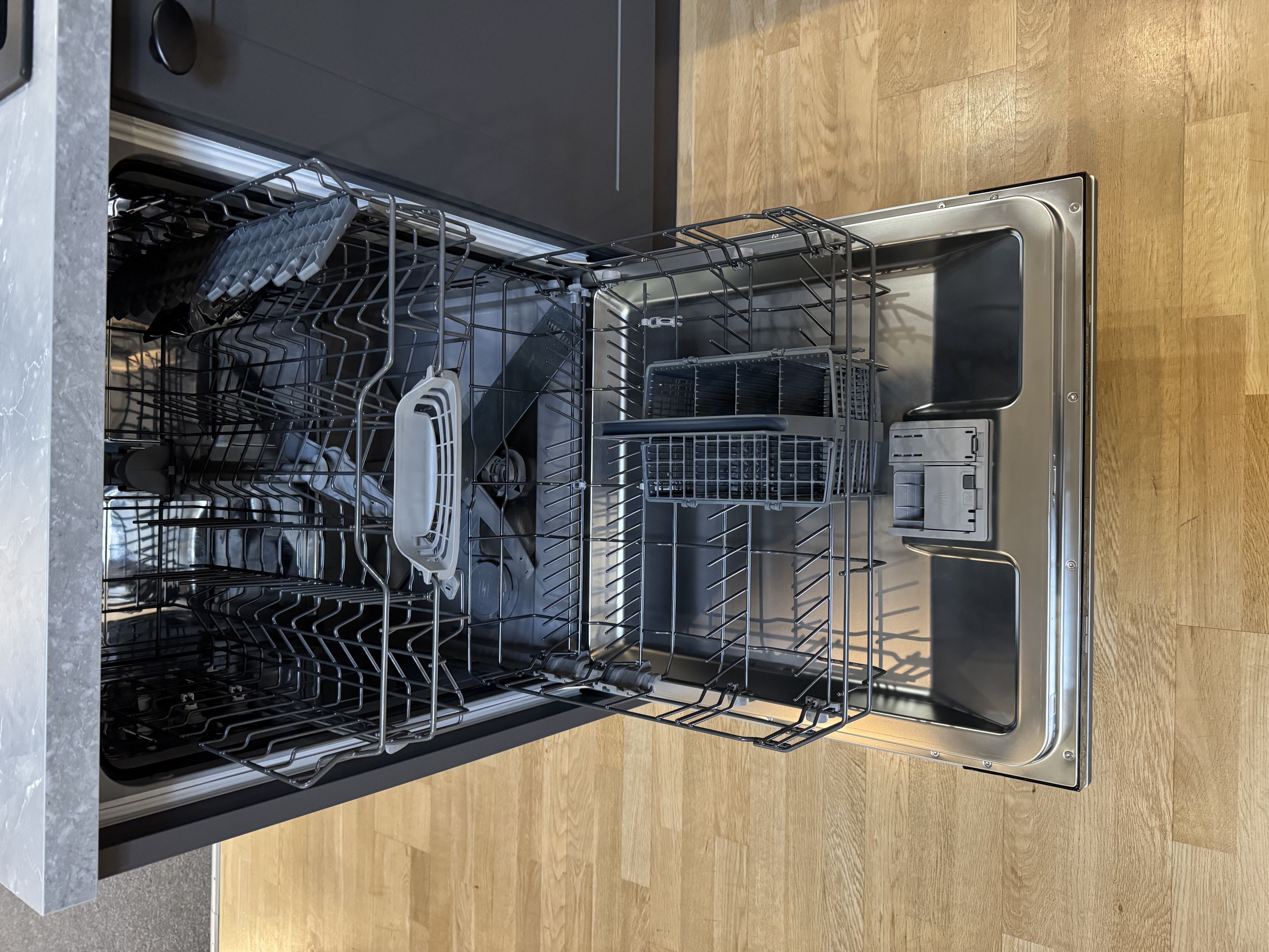 Classic - Lotus Graphit Lotus Graphit mit SMEG Ausstattung