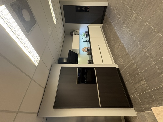 Moderne, tijdloze keuken met prachtige granieten blad