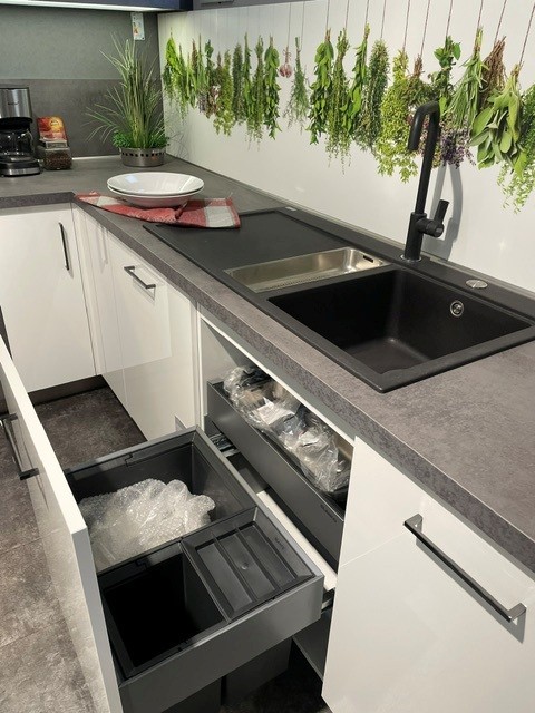 U-Küche Koje 02 mit Weinkühler