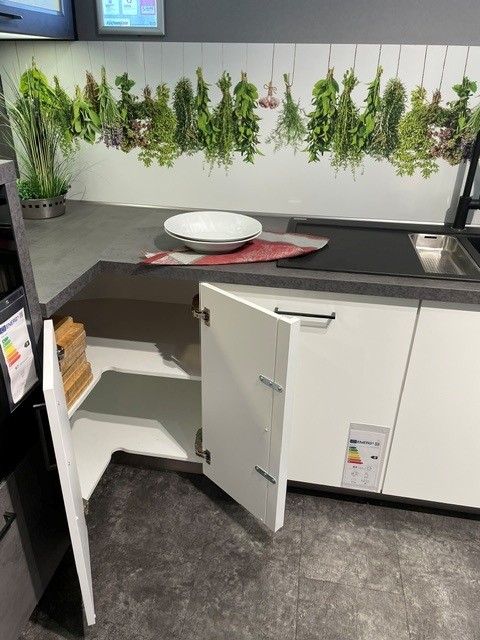 U-Küche Koje 02 mit Weinkühler